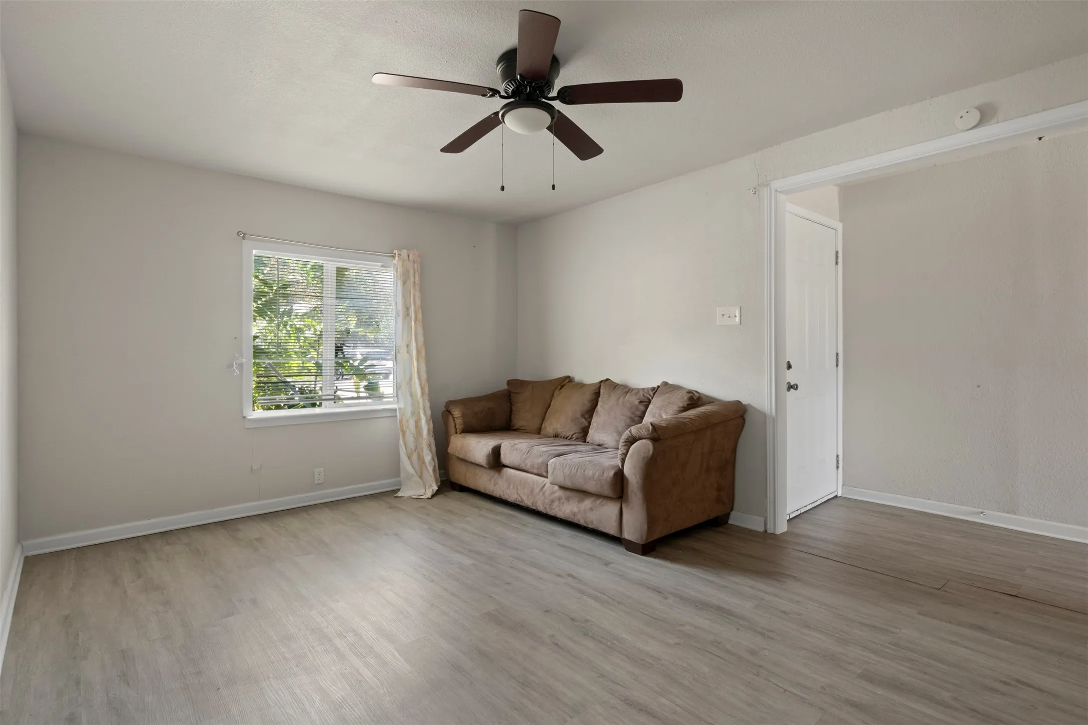 Single Family Residence For Sale in Dallas County , 315 Rea Avenue, Lancaster, Texas 75146, 3 Bedroom, 1 Bathroom, Garage spaces, 1,162 Sqft, built in 1952, mls#21375494, Real Estate Agent in Lancaster, Homes For Sale in Dallas county, Homes For Sale in Lancaster, Realtor in Lancaster Texas, Real Estate Brokerage Independent Realty Texas, Luminita Cordes Realtor