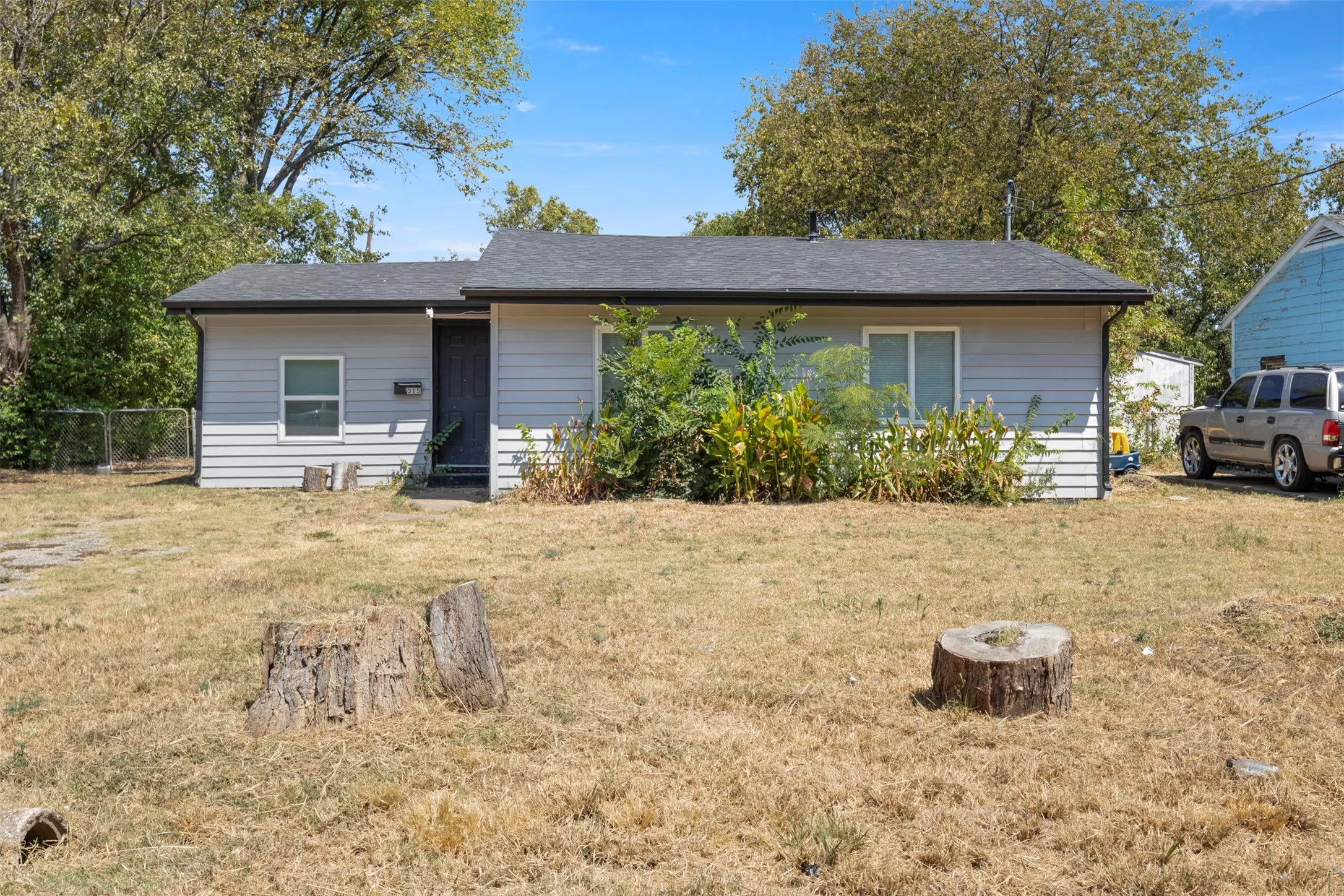 Single Family Residence For Sale in Dallas County , 315 Rea Avenue, Lancaster, Texas 75146, 3 Bedroom, 1 Bathroom, Garage spaces, 1,162 Sqft, built in 1952, mls#21375494, Real Estate Agent in Lancaster, Homes For Sale in Dallas county, Homes For Sale in Lancaster, Realtor in Lancaster Texas, Real Estate Brokerage Independent Realty Texas, Luminita Cordes Realtor