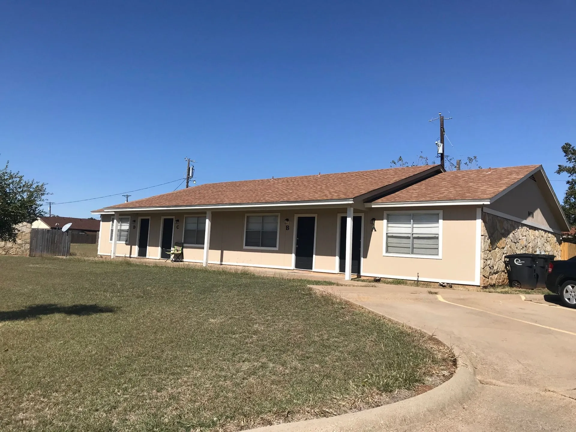 Apartment For Rent in Johnson County , 1410 Courtney Place A, Cleburne, Texas 76033, 1 Bedroom, 1 Bathroom, Garage spaces, 650 Sqft, built in 1984, mls#21381896, Real Estate Agent in Cleburne, Homes For Rent in Johnson county, Homes For Rent in Cleburne, Realtor in Cleburne Texas, Real Estate Brokerage Independent Realty Texas, Luminita Cordes Realtor
