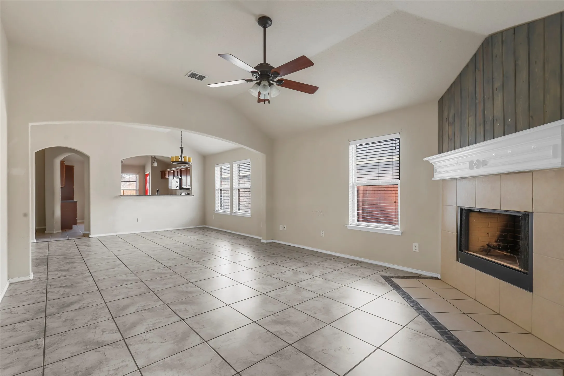 Single Family Residence For Rent in Hood County , 4203 Agate Drive, Granbury, Texas 76049, 3 Bedroom, 2 Bathroom, 2 Garage spaces, 1,539 Sqft, built in 2009, mls#21381903, Real Estate Agent in Granbury, Homes For Rent in Hood county, Homes For Rent in Granbury, Realtor in Granbury Texas, Real Estate Brokerage Independent Realty Texas, Luminita Cordes Realtor