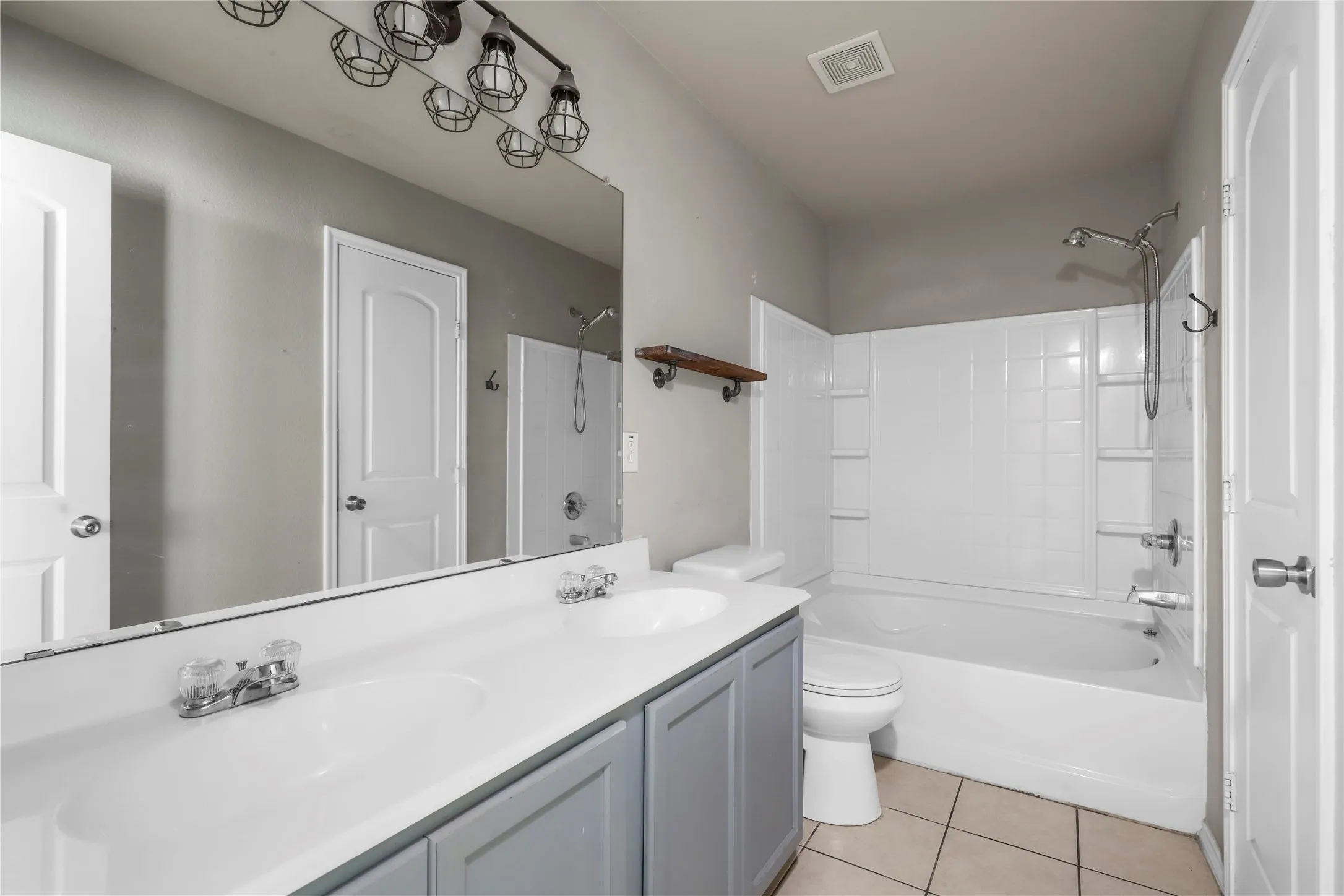 Single Family Residence For Rent in Hood County , 4203 Agate Drive, Granbury, Texas 76049, 3 Bedroom, 2 Bathroom, 2 Garage spaces, 1,539 Sqft, built in 2009, mls#21381903, Real Estate Agent in Granbury, Homes For Rent in Hood county, Homes For Rent in Granbury, Realtor in Granbury Texas, Real Estate Brokerage Independent Realty Texas, Luminita Cordes Realtor