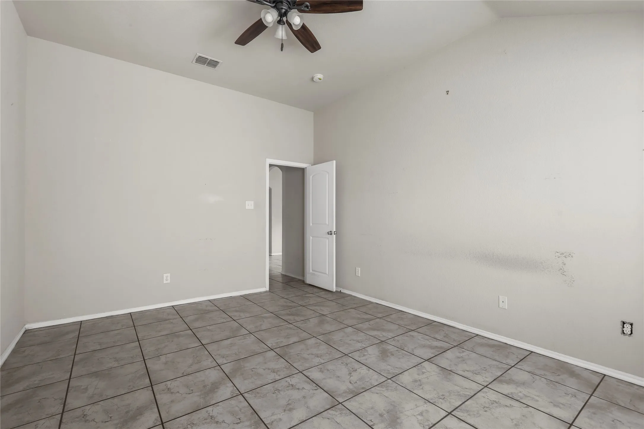 Single Family Residence For Rent in Hood County , 4203 Agate Drive, Granbury, Texas 76049, 3 Bedroom, 2 Bathroom, 2 Garage spaces, 1,539 Sqft, built in 2009, mls#21381903, Real Estate Agent in Granbury, Homes For Rent in Hood county, Homes For Rent in Granbury, Realtor in Granbury Texas, Real Estate Brokerage Independent Realty Texas, Luminita Cordes Realtor