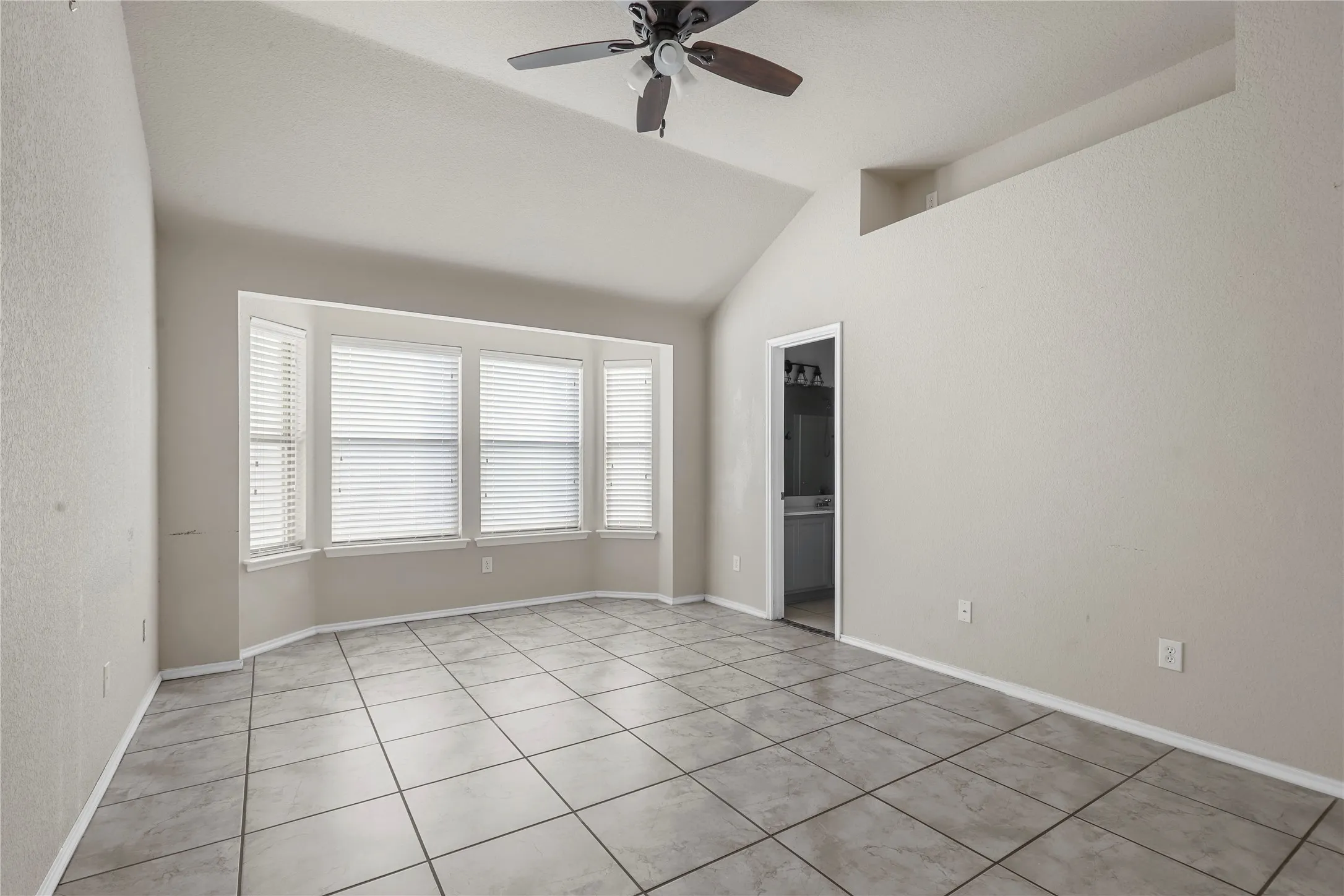 Single Family Residence For Rent in Hood County , 4203 Agate Drive, Granbury, Texas 76049, 3 Bedroom, 2 Bathroom, 2 Garage spaces, 1,539 Sqft, built in 2009, mls#21381903, Real Estate Agent in Granbury, Homes For Rent in Hood county, Homes For Rent in Granbury, Realtor in Granbury Texas, Real Estate Brokerage Independent Realty Texas, Luminita Cordes Realtor