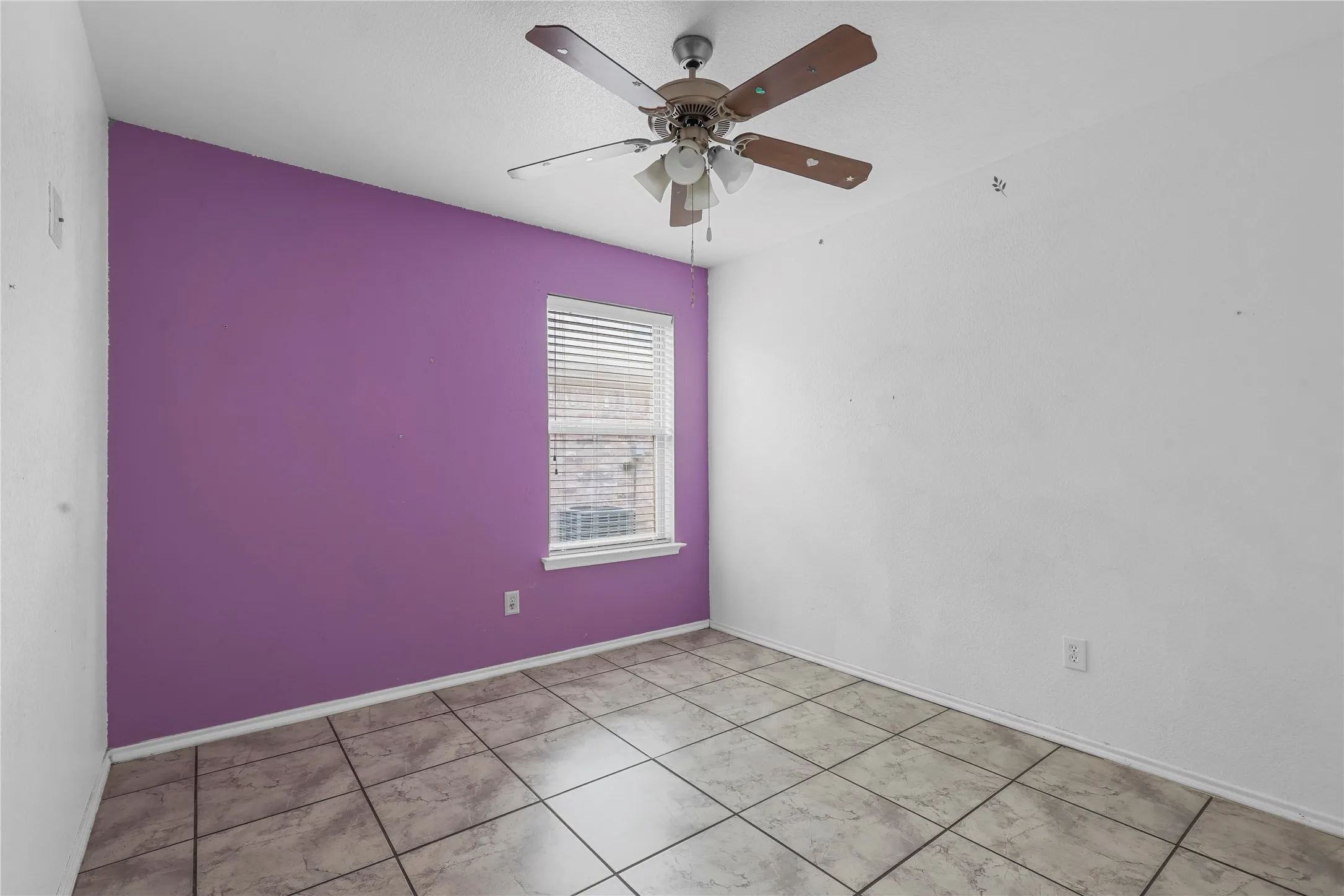 Single Family Residence For Rent in Hood County , 4203 Agate Drive, Granbury, Texas 76049, 3 Bedroom, 2 Bathroom, 2 Garage spaces, 1,539 Sqft, built in 2009, mls#21381903, Real Estate Agent in Granbury, Homes For Rent in Hood county, Homes For Rent in Granbury, Realtor in Granbury Texas, Real Estate Brokerage Independent Realty Texas, Luminita Cordes Realtor