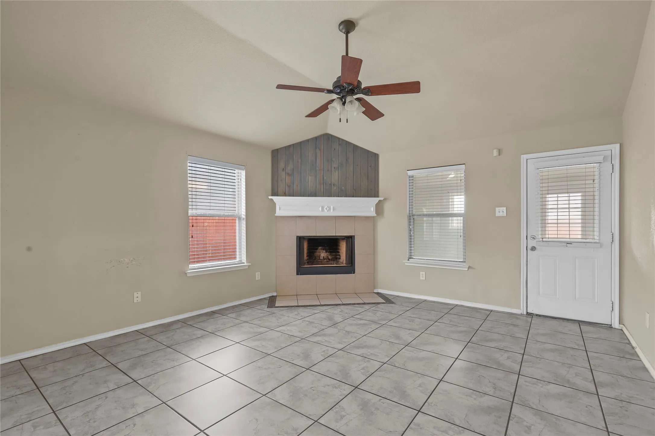 Single Family Residence For Rent in Hood County , 4203 Agate Drive, Granbury, Texas 76049, 3 Bedroom, 2 Bathroom, 2 Garage spaces, 1,539 Sqft, built in 2009, mls#21381903, Real Estate Agent in Granbury, Homes For Rent in Hood county, Homes For Rent in Granbury, Realtor in Granbury Texas, Real Estate Brokerage Independent Realty Texas, Luminita Cordes Realtor