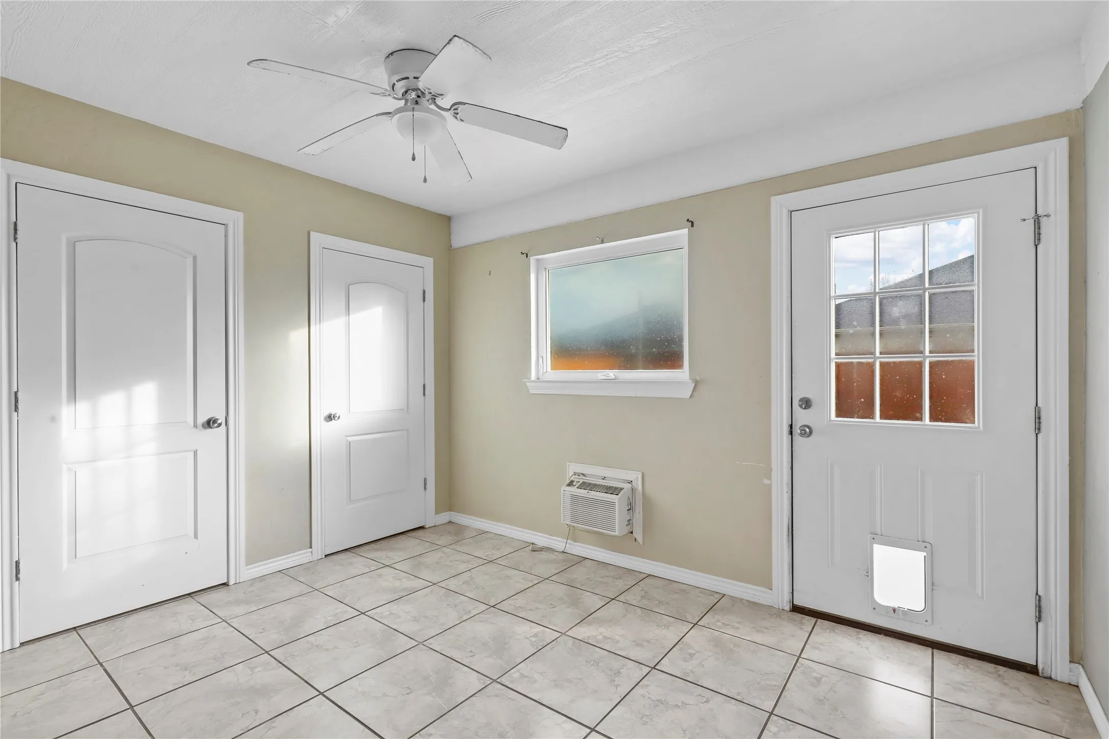 Single Family Residence For Rent in Hood County , 4203 Agate Drive, Granbury, Texas 76049, 3 Bedroom, 2 Bathroom, 2 Garage spaces, 1,539 Sqft, built in 2009, mls#21381903, Real Estate Agent in Granbury, Homes For Rent in Hood county, Homes For Rent in Granbury, Realtor in Granbury Texas, Real Estate Brokerage Independent Realty Texas, Luminita Cordes Realtor