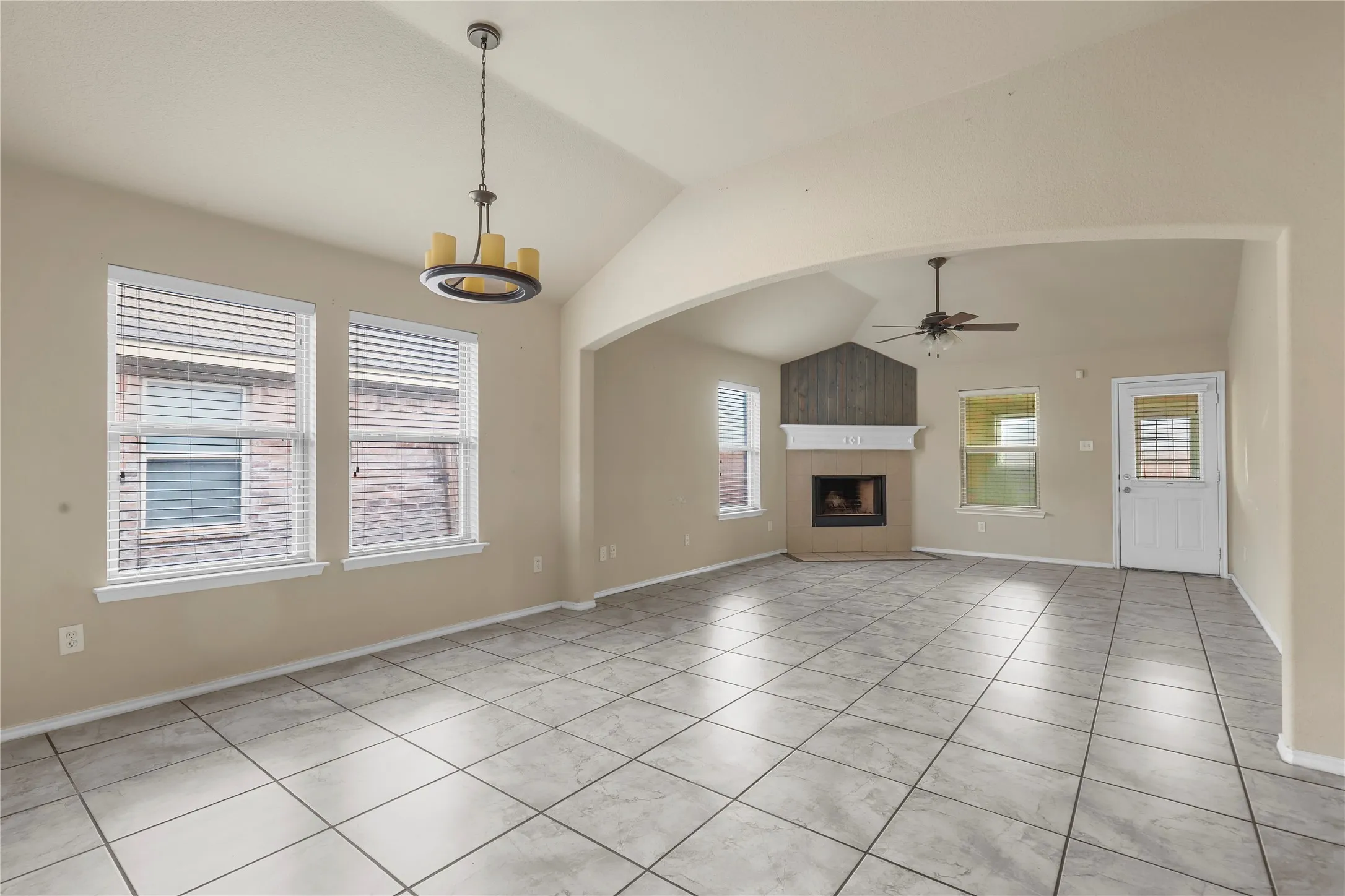 Single Family Residence For Rent in Hood County , 4203 Agate Drive, Granbury, Texas 76049, 3 Bedroom, 2 Bathroom, 2 Garage spaces, 1,539 Sqft, built in 2009, mls#21381903, Real Estate Agent in Granbury, Homes For Rent in Hood county, Homes For Rent in Granbury, Realtor in Granbury Texas, Real Estate Brokerage Independent Realty Texas, Luminita Cordes Realtor