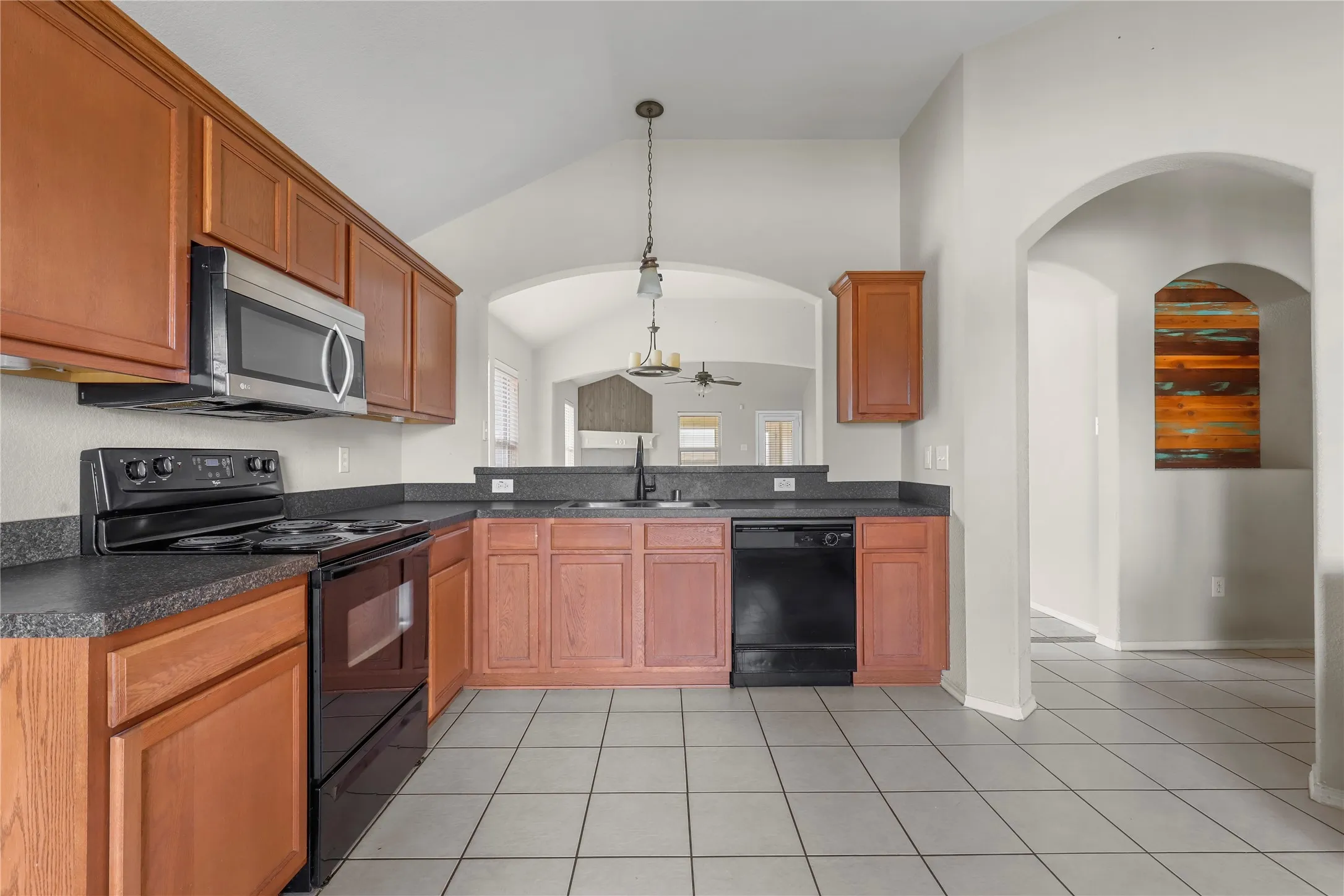 Single Family Residence For Rent in Hood County , 4203 Agate Drive, Granbury, Texas 76049, 3 Bedroom, 2 Bathroom, 2 Garage spaces, 1,539 Sqft, built in 2009, mls#21381903, Real Estate Agent in Granbury, Homes For Rent in Hood county, Homes For Rent in Granbury, Realtor in Granbury Texas, Real Estate Brokerage Independent Realty Texas, Luminita Cordes Realtor