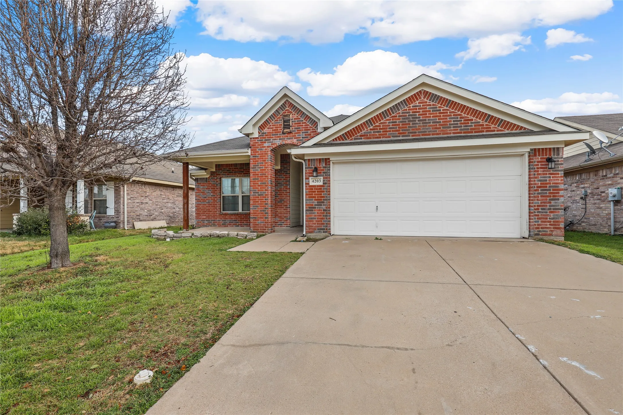Single Family Residence For Rent in Hood County , 4203 Agate Drive, Granbury, Texas 76049, 3 Bedroom, 2 Bathroom, 2 Garage spaces, 1,539 Sqft, built in 2009, mls#21381903, Real Estate Agent in Granbury, Homes For Rent in Hood county, Homes For Rent in Granbury, Realtor in Granbury Texas, Real Estate Brokerage Independent Realty Texas, Luminita Cordes Realtor