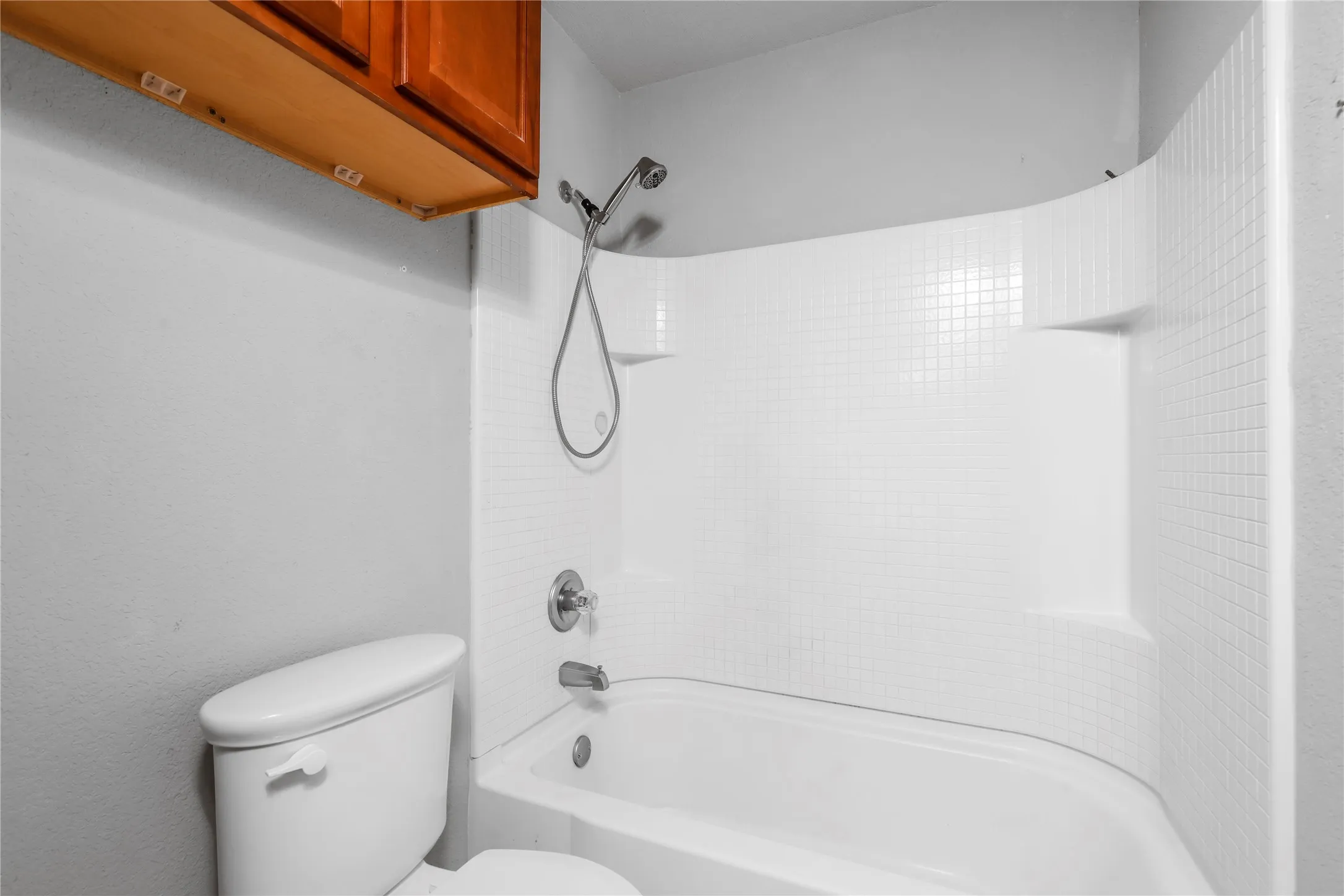 Single Family Residence For Rent in Hood County , 4203 Agate Drive, Granbury, Texas 76049, 3 Bedroom, 2 Bathroom, 2 Garage spaces, 1,539 Sqft, built in 2009, mls#21381903, Real Estate Agent in Granbury, Homes For Rent in Hood county, Homes For Rent in Granbury, Realtor in Granbury Texas, Real Estate Brokerage Independent Realty Texas, Luminita Cordes Realtor