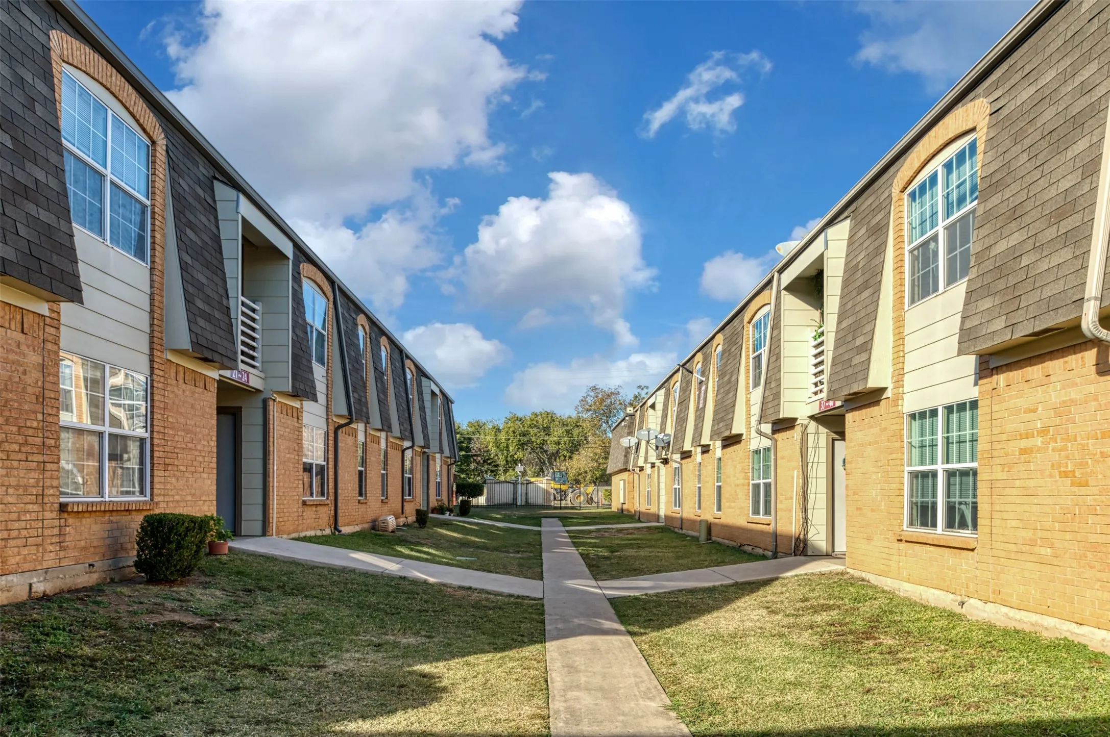 Apartment For Rent in Tarrant County , 7030 Glenview Drive 66, North Richland Hills, Texas 76180, 1 Bedroom, 1 Bathroom, Garage spaces, 714 Sqft, built in 1969, mls#21381906, Real Estate Agent in North Richland Hills, Homes For Rent in Tarrant county, Homes For Rent in North Richland Hills, Realtor in North Richland Hills Texas, Real Estate Brokerage Independent Realty Texas, Luminita Cordes Realtor
