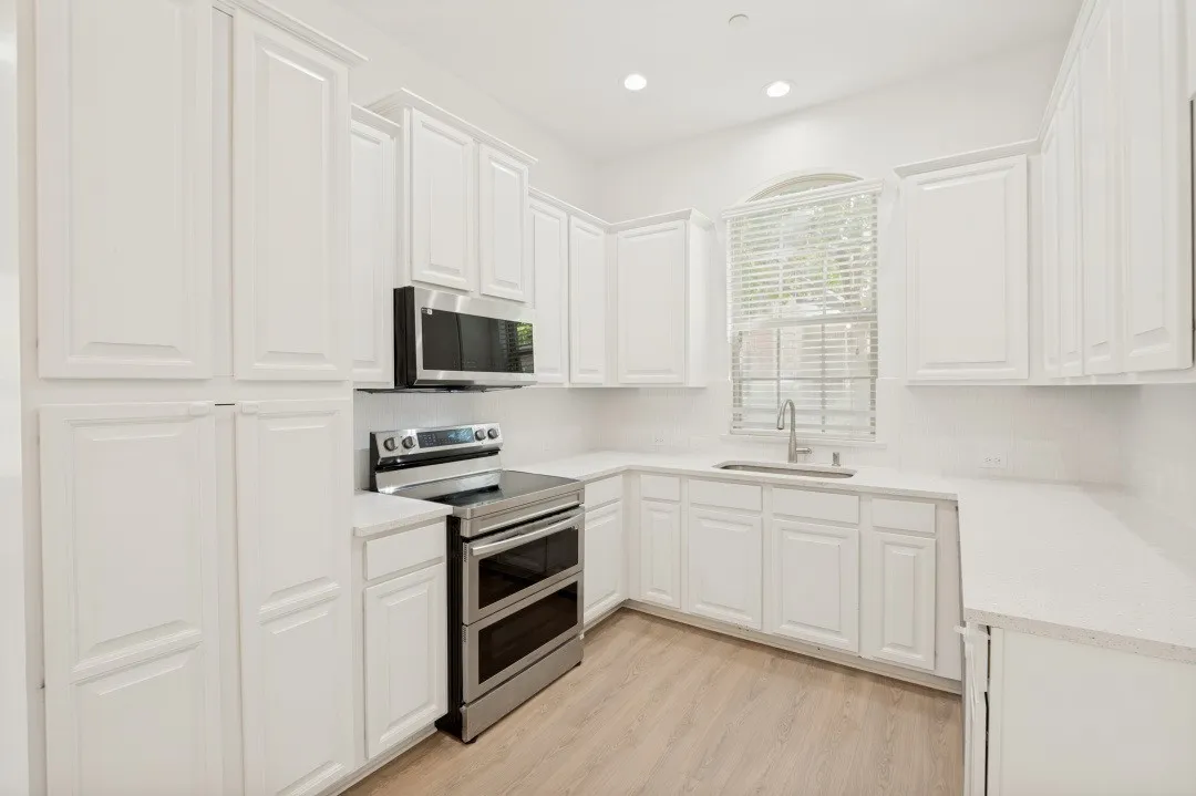 Townhouse For Sale in Denton County , 1613 Black Duck Terrace F, Carrollton, Texas 75010, 3 Bedroom, 3 Bathroom, 2 Garage spaces, 1,947 Sqft, built in 2010, mls#21374464, Real Estate Agent in Carrollton, Homes For Sale in Denton county, Homes For Sale in Carrollton, Realtor in Carrollton Texas, Real Estate Brokerage Independent Realty Texas, Luminita Cordes Realtor