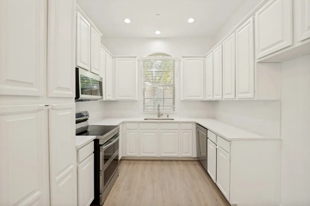 Townhouse For Sale in Denton County , 1613 Black Duck Terrace F, Carrollton, Texas 75010, 3 Bedroom, 3 Bathroom, 2 Garage spaces, 1,947 Sqft, built in 2010, mls#21374464, Real Estate Agent in Carrollton, Homes For Sale in Denton county, Homes For Sale in Carrollton, Realtor in Carrollton Texas, Real Estate Brokerage Independent Realty Texas, Luminita Cordes Realtor