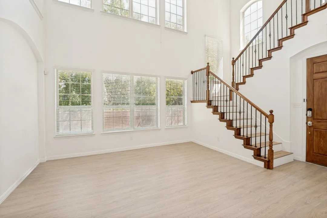 Townhouse For Sale in Denton County , 1613 Black Duck Terrace F, Carrollton, Texas 75010, 3 Bedroom, 3 Bathroom, 2 Garage spaces, 1,947 Sqft, built in 2010, mls#21374464, Real Estate Agent in Carrollton, Homes For Sale in Denton county, Homes For Sale in Carrollton, Realtor in Carrollton Texas, Real Estate Brokerage Independent Realty Texas, Luminita Cordes Realtor