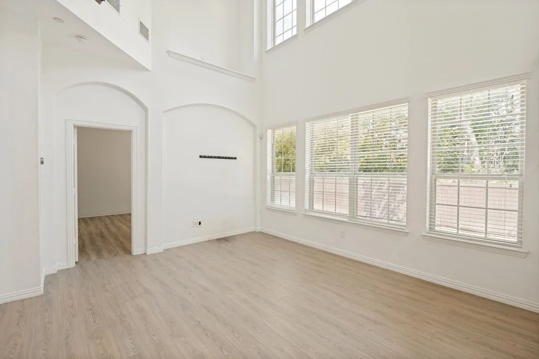 Townhouse For Sale in Denton County , 1613 Black Duck Terrace F, Carrollton, Texas 75010, 3 Bedroom, 3 Bathroom, 2 Garage spaces, 1,947 Sqft, built in 2010, mls#21374464, Real Estate Agent in Carrollton, Homes For Sale in Denton county, Homes For Sale in Carrollton, Realtor in Carrollton Texas, Real Estate Brokerage Independent Realty Texas, Luminita Cordes Realtor
