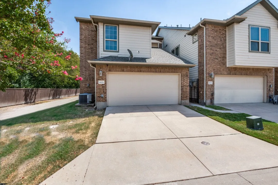 Townhouse For Sale in Denton County , 1613 Black Duck Terrace F, Carrollton, Texas 75010, 3 Bedroom, 3 Bathroom, 2 Garage spaces, 1,947 Sqft, built in 2010, mls#21374464, Real Estate Agent in Carrollton, Homes For Sale in Denton county, Homes For Sale in Carrollton, Realtor in Carrollton Texas, Real Estate Brokerage Independent Realty Texas, Luminita Cordes Realtor