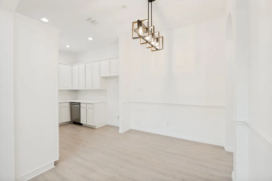 Townhouse For Sale in Denton County , 1613 Black Duck Terrace F, Carrollton, Texas 75010, 3 Bedroom, 3 Bathroom, 2 Garage spaces, 1,947 Sqft, built in 2010, mls#21374464, Real Estate Agent in Carrollton, Homes For Sale in Denton county, Homes For Sale in Carrollton, Realtor in Carrollton Texas, Real Estate Brokerage Independent Realty Texas, Luminita Cordes Realtor