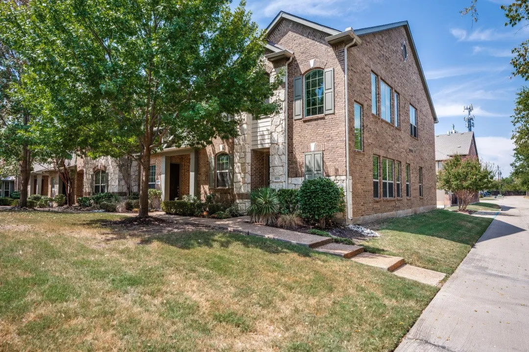 Townhouse For Sale in Denton County , 1613 Black Duck Terrace F, Carrollton, Texas 75010, 3 Bedroom, 3 Bathroom, 2 Garage spaces, 1,947 Sqft, built in 2010, mls#21374464, Real Estate Agent in Carrollton, Homes For Sale in Denton county, Homes For Sale in Carrollton, Realtor in Carrollton Texas, Real Estate Brokerage Independent Realty Texas, Luminita Cordes Realtor