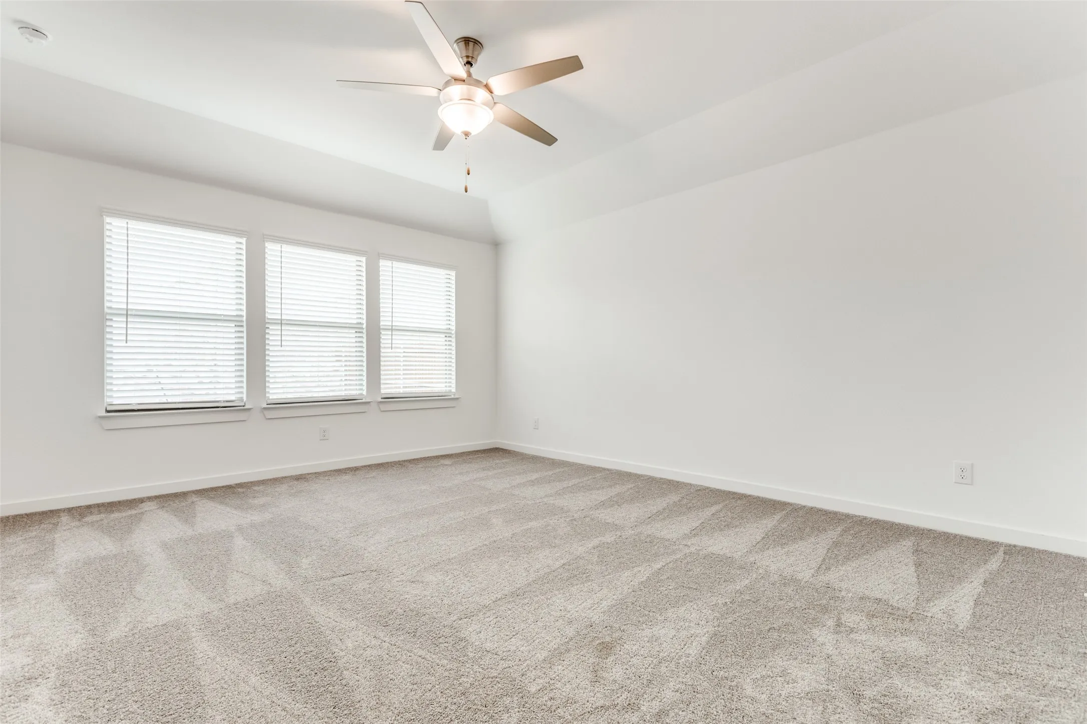 Single Family Residence For Rent in Collin County , 4923 Bellhurst Drive, Princeton, Texas 75071, 3 Bedroom, 2 Bathroom, 2 Garage spaces, 1,992 Sqft, built in 2023, mls#21379410, Real Estate Agent in Princeton, Homes For Rent in Collin county, Homes For Rent in Princeton, Realtor in Princeton Texas, Real Estate Brokerage Independent Realty Texas, Luminita Cordes Realtor