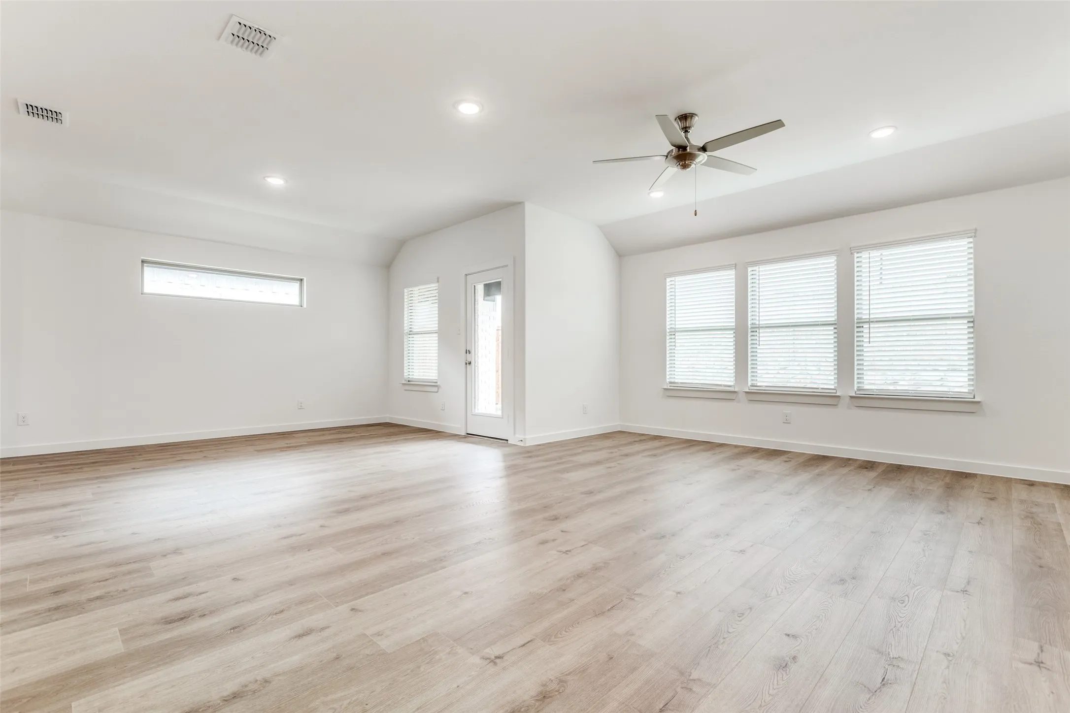 Single Family Residence For Rent in Collin County , 4923 Bellhurst Drive, Princeton, Texas 75071, 3 Bedroom, 2 Bathroom, 2 Garage spaces, 1,992 Sqft, built in 2023, mls#21379410, Real Estate Agent in Princeton, Homes For Rent in Collin county, Homes For Rent in Princeton, Realtor in Princeton Texas, Real Estate Brokerage Independent Realty Texas, Luminita Cordes Realtor