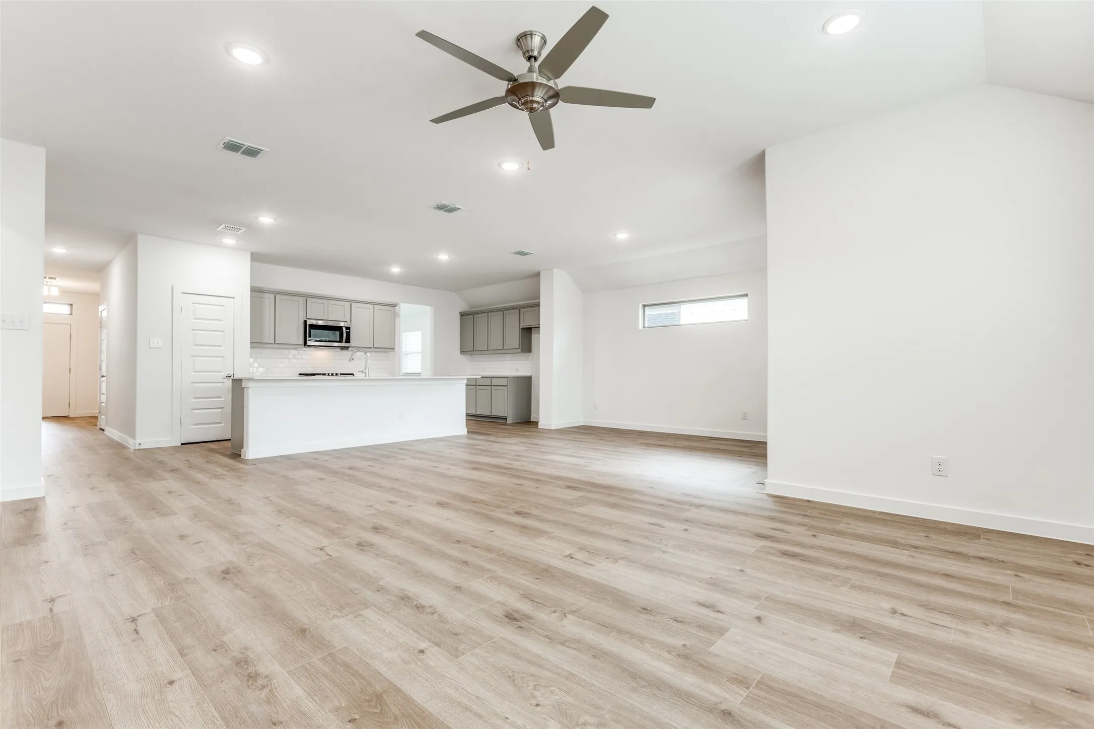 Single Family Residence For Rent in Collin County , 4923 Bellhurst Drive, Princeton, Texas 75071, 3 Bedroom, 2 Bathroom, 2 Garage spaces, 1,992 Sqft, built in 2023, mls#21379410, Real Estate Agent in Princeton, Homes For Rent in Collin county, Homes For Rent in Princeton, Realtor in Princeton Texas, Real Estate Brokerage Independent Realty Texas, Luminita Cordes Realtor