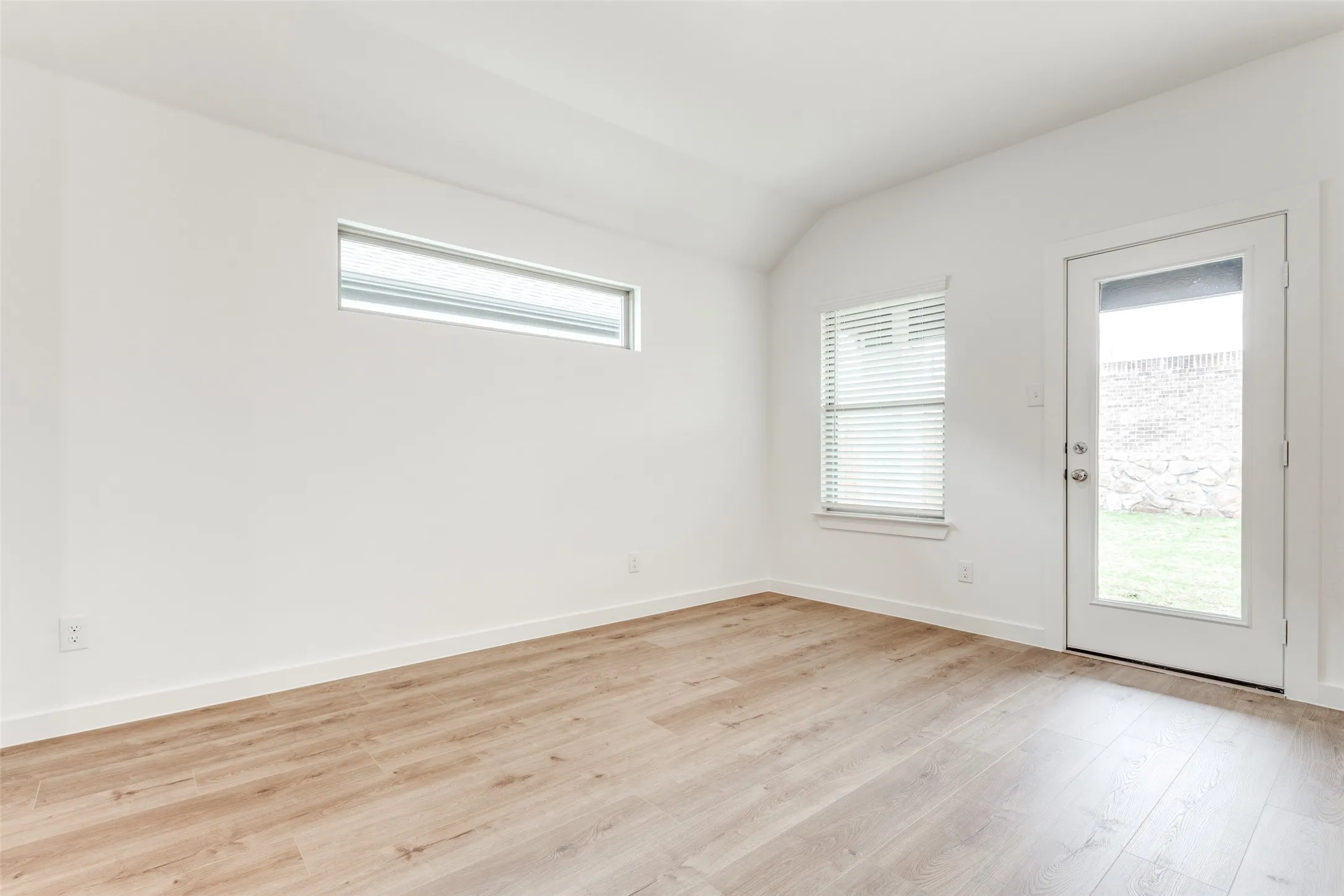 Single Family Residence For Rent in Collin County , 4923 Bellhurst Drive, Princeton, Texas 75071, 3 Bedroom, 2 Bathroom, 2 Garage spaces, 1,992 Sqft, built in 2023, mls#21379410, Real Estate Agent in Princeton, Homes For Rent in Collin county, Homes For Rent in Princeton, Realtor in Princeton Texas, Real Estate Brokerage Independent Realty Texas, Luminita Cordes Realtor