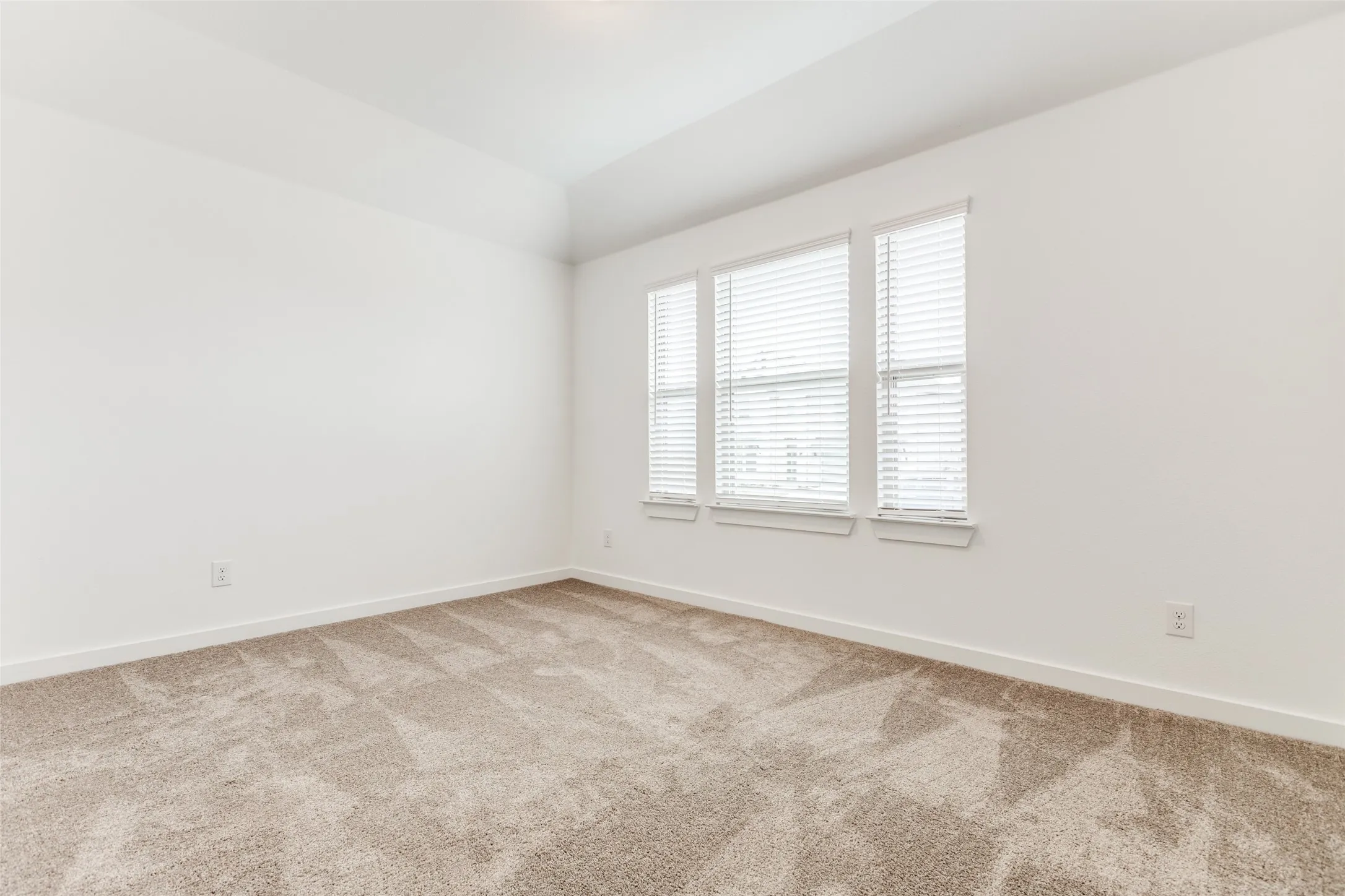 Single Family Residence For Rent in Collin County , 4923 Bellhurst Drive, Princeton, Texas 75071, 3 Bedroom, 2 Bathroom, 2 Garage spaces, 1,992 Sqft, built in 2023, mls#21379410, Real Estate Agent in Princeton, Homes For Rent in Collin county, Homes For Rent in Princeton, Realtor in Princeton Texas, Real Estate Brokerage Independent Realty Texas, Luminita Cordes Realtor