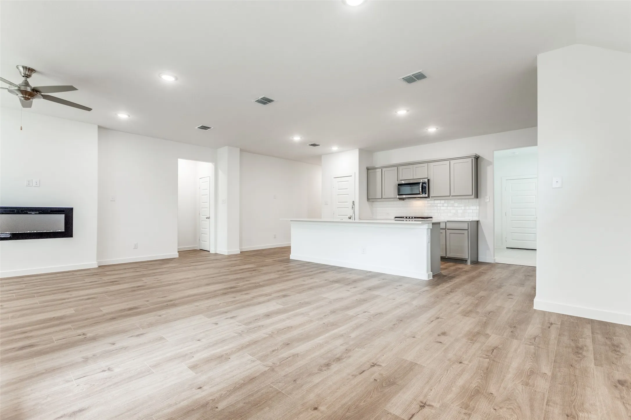 Single Family Residence For Rent in Collin County , 4923 Bellhurst Drive, Princeton, Texas 75071, 3 Bedroom, 2 Bathroom, 2 Garage spaces, 1,992 Sqft, built in 2023, mls#21379410, Real Estate Agent in Princeton, Homes For Rent in Collin county, Homes For Rent in Princeton, Realtor in Princeton Texas, Real Estate Brokerage Independent Realty Texas, Luminita Cordes Realtor