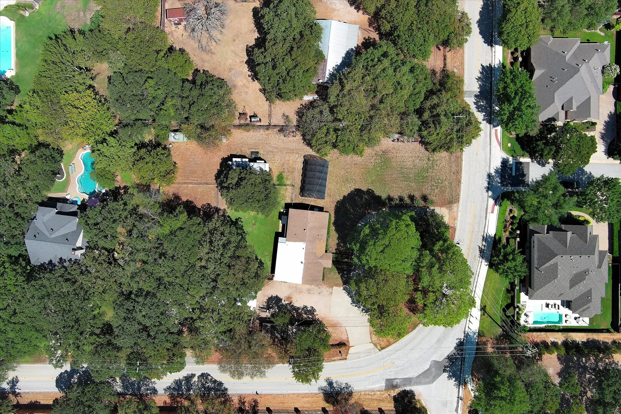 Close up aerial view of property on corner where Randol Mill Avenue makes a sharp turn
