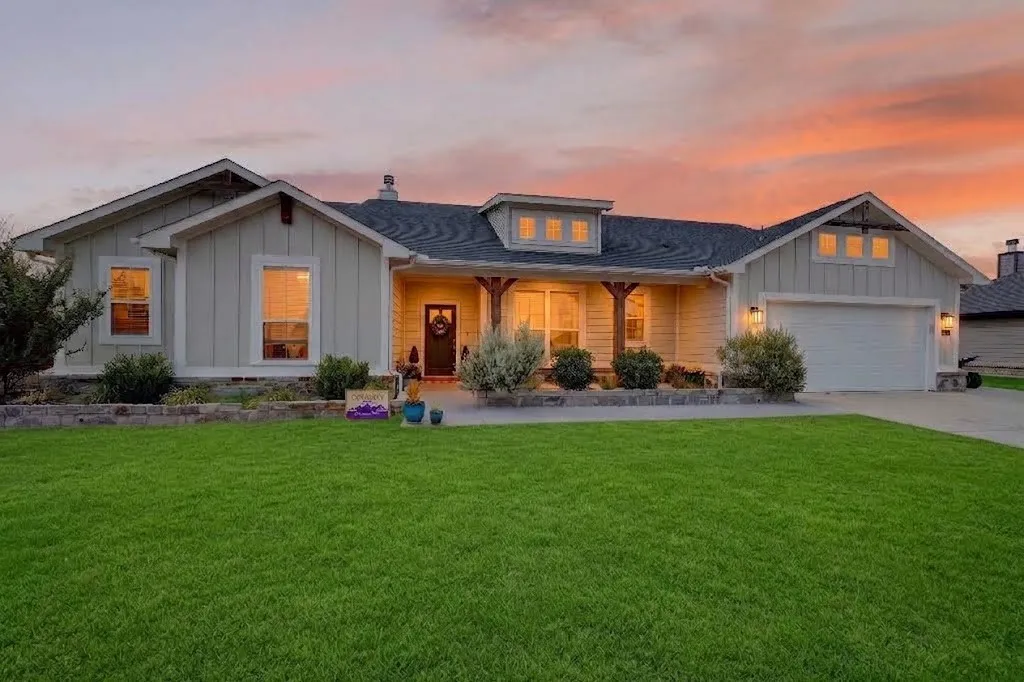 Single Family Residence For Sale in Wise County , 113 Ridgetop Trail, Rhome, Texas 76078, 4 Bedroom, 2 Bathroom, 2 Garage spaces, 2,417 Sqft, built in 2020, mls#21381924, Real Estate Agent in Rhome, Homes For Sale in Wise county, Homes For Sale in Rhome, Realtor in Rhome Texas, Real Estate Brokerage Independent Realty Texas, Luminita Cordes Realtor