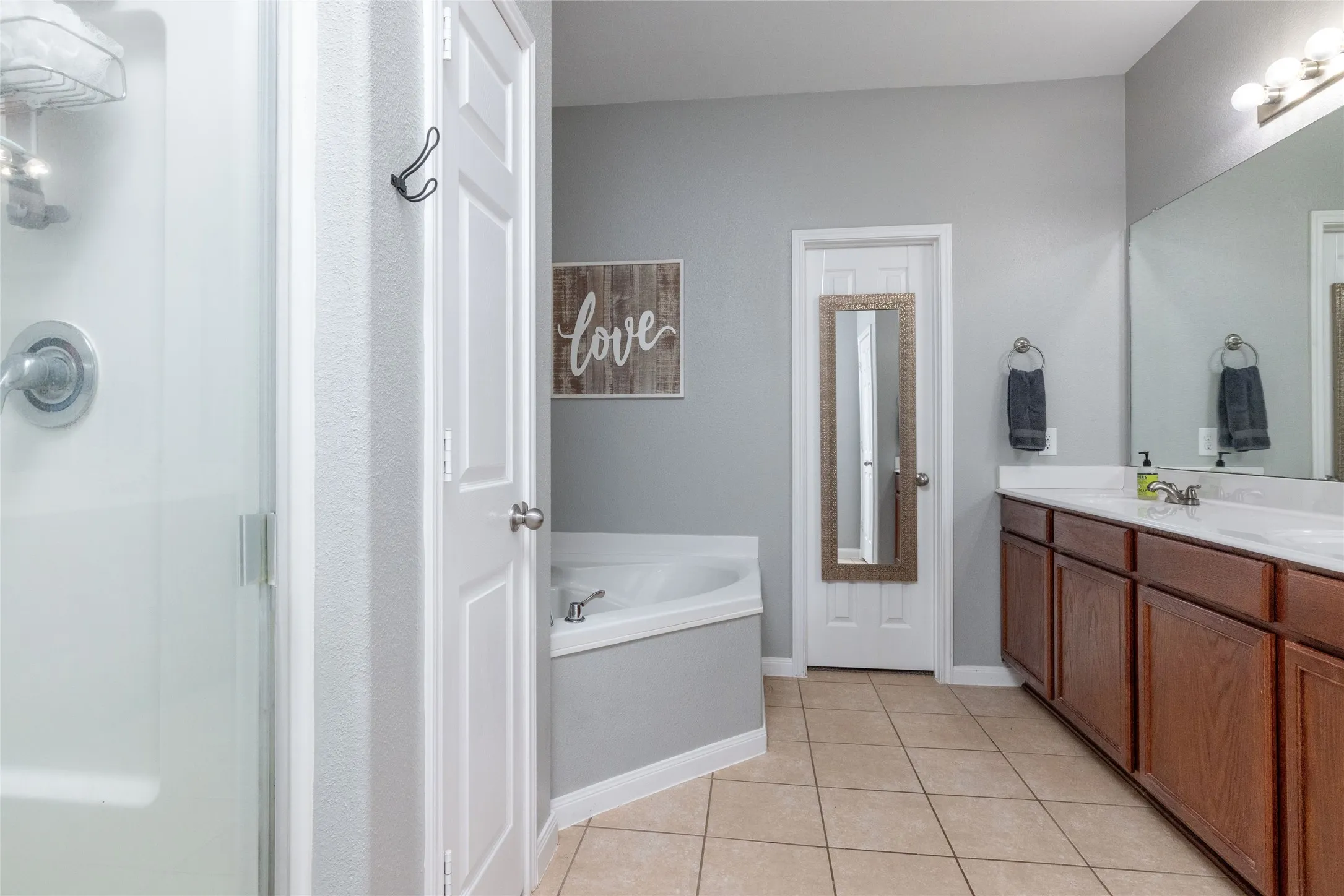 Single Family Residence For Sale in Wise County , 113 Dodge City Court, Newark, Texas 76071, 4 Bedroom, 3 Bathroom, 2 Garage spaces, 2,134 Sqft, built in 2011, mls#21381600, Real Estate Agent in Newark, Homes For Sale in Wise county, Homes For Sale in Newark, Realtor in Newark Texas, Real Estate Brokerage Independent Realty Texas, Luminita Cordes Realtor