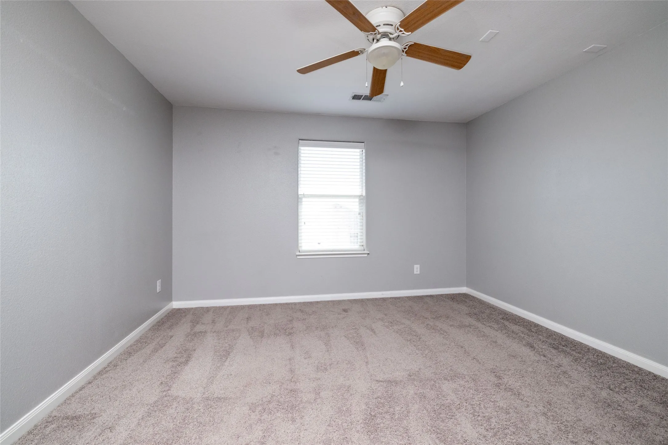 Single Family Residence For Sale in Wise County , 113 Dodge City Court, Newark, Texas 76071, 4 Bedroom, 3 Bathroom, 2 Garage spaces, 2,134 Sqft, built in 2011, mls#21381600, Real Estate Agent in Newark, Homes For Sale in Wise county, Homes For Sale in Newark, Realtor in Newark Texas, Real Estate Brokerage Independent Realty Texas, Luminita Cordes Realtor