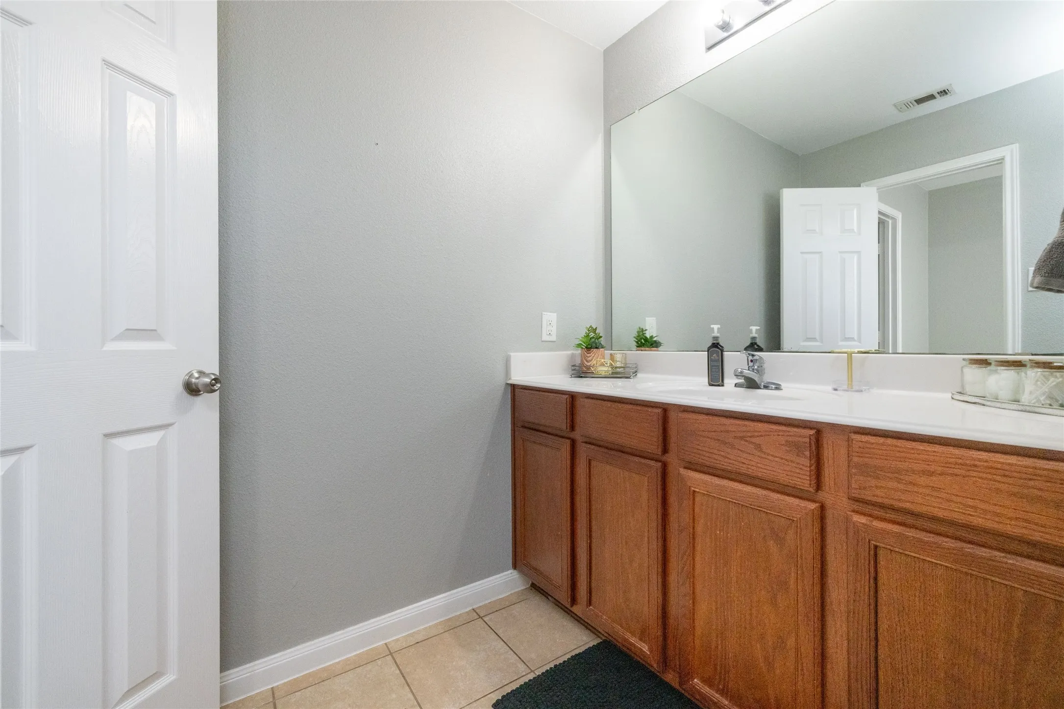 Single Family Residence For Sale in Wise County , 113 Dodge City Court, Newark, Texas 76071, 4 Bedroom, 3 Bathroom, 2 Garage spaces, 2,134 Sqft, built in 2011, mls#21381600, Real Estate Agent in Newark, Homes For Sale in Wise county, Homes For Sale in Newark, Realtor in Newark Texas, Real Estate Brokerage Independent Realty Texas, Luminita Cordes Realtor