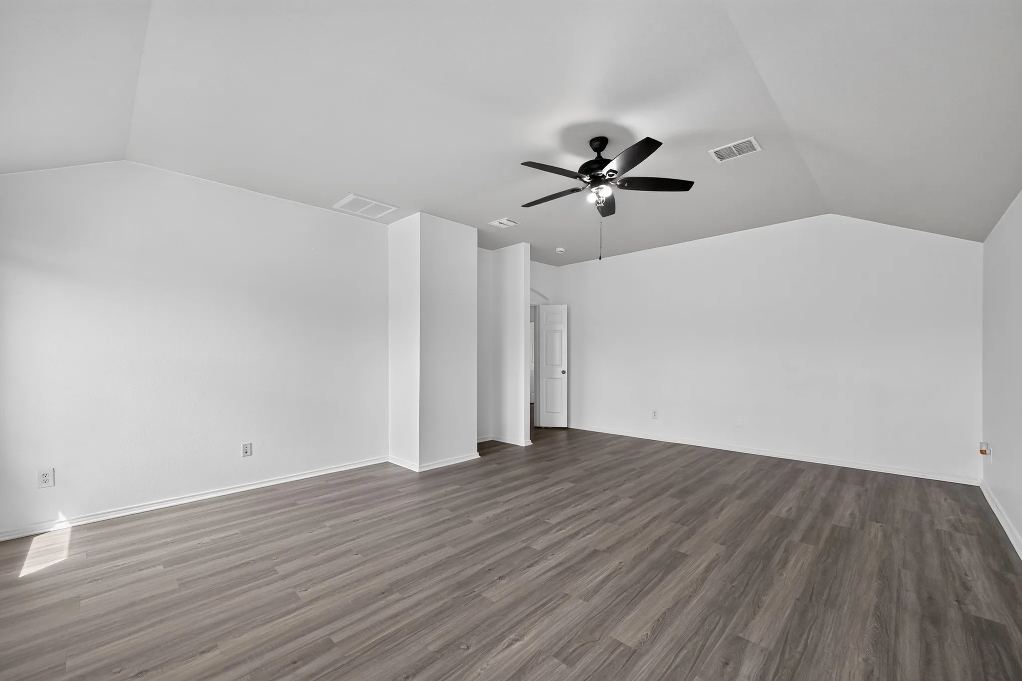 Single Family Residence For Rent in Kaufman County , 1009 Youkum Court, Forney, Texas 75126, 5 Bedroom, 3 Bathroom, 2 Garage spaces, 3,608 Sqft, built in 2006, mls#21381835, Real Estate Agent in Forney, Homes For Rent in Kaufman county, Homes For Rent in Forney, Realtor in Forney Texas, Real Estate Brokerage Independent Realty Texas, Luminita Cordes Realtor