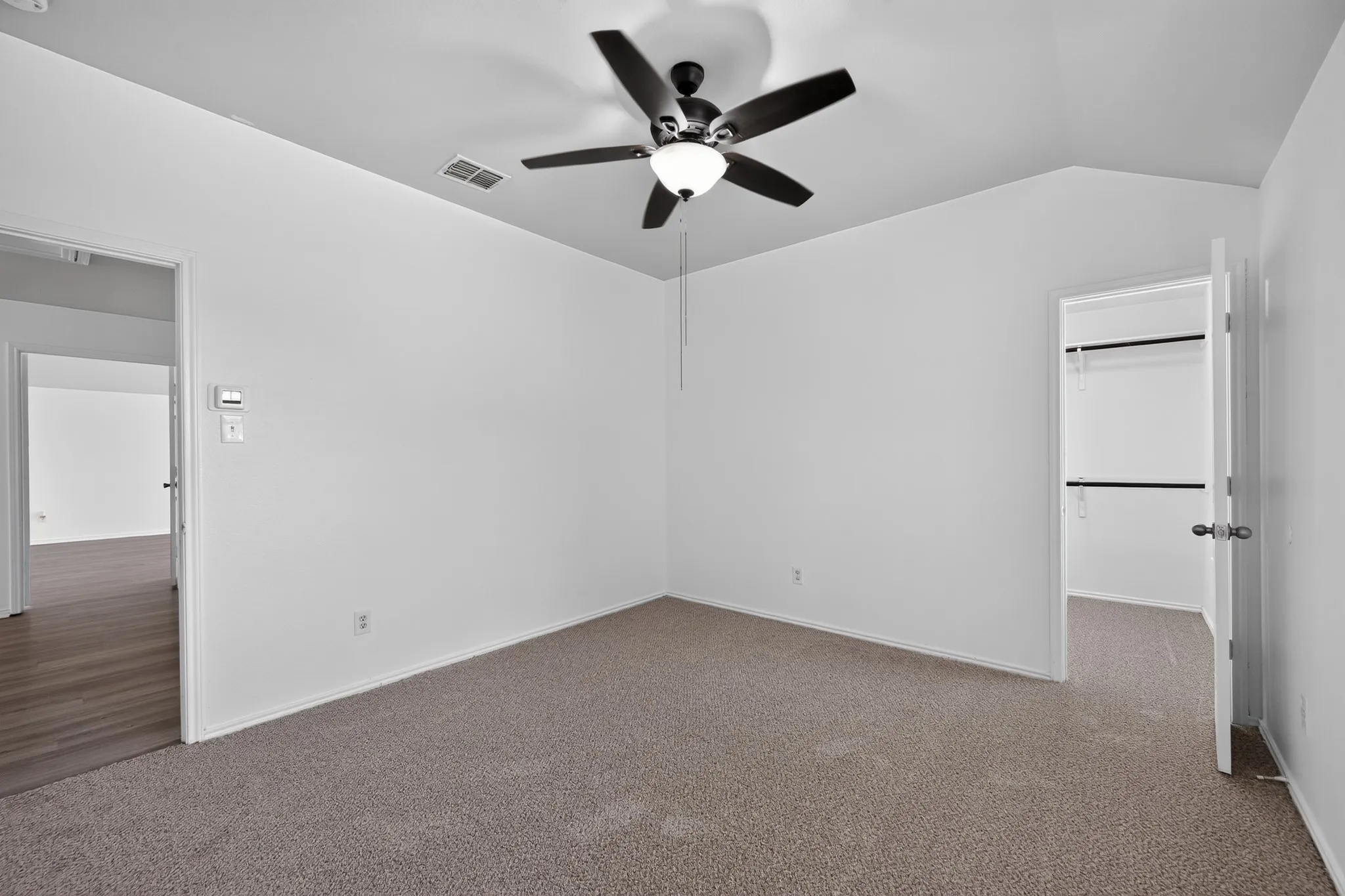Single Family Residence For Rent in Kaufman County , 1009 Youkum Court, Forney, Texas 75126, 5 Bedroom, 3 Bathroom, 2 Garage spaces, 3,608 Sqft, built in 2006, mls#21381835, Real Estate Agent in Forney, Homes For Rent in Kaufman county, Homes For Rent in Forney, Realtor in Forney Texas, Real Estate Brokerage Independent Realty Texas, Luminita Cordes Realtor