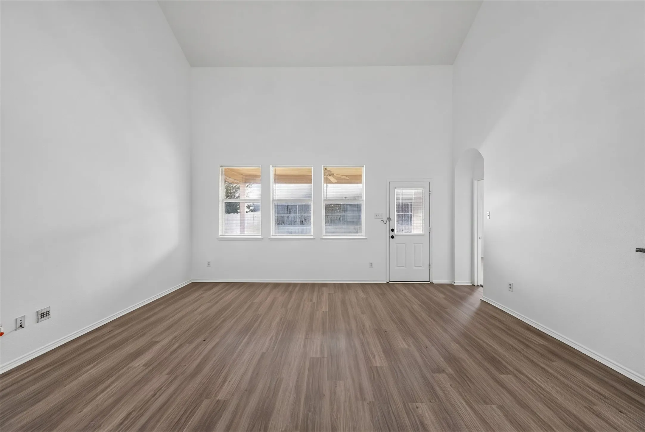 Single Family Residence For Rent in Kaufman County , 1009 Youkum Court, Forney, Texas 75126, 5 Bedroom, 3 Bathroom, 2 Garage spaces, 3,608 Sqft, built in 2006, mls#21381835, Real Estate Agent in Forney, Homes For Rent in Kaufman county, Homes For Rent in Forney, Realtor in Forney Texas, Real Estate Brokerage Independent Realty Texas, Luminita Cordes Realtor
