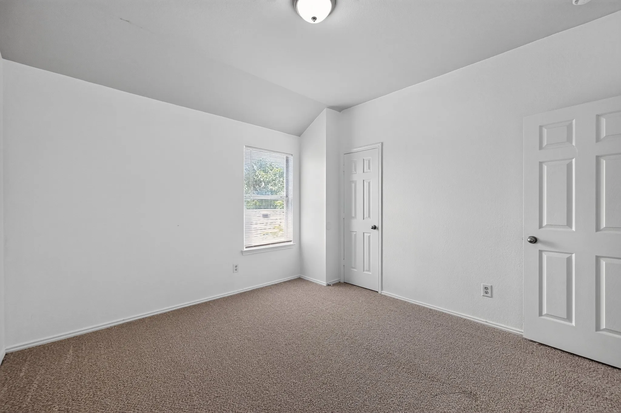 Single Family Residence For Rent in Kaufman County , 1009 Youkum Court, Forney, Texas 75126, 5 Bedroom, 3 Bathroom, 2 Garage spaces, 3,608 Sqft, built in 2006, mls#21381835, Real Estate Agent in Forney, Homes For Rent in Kaufman county, Homes For Rent in Forney, Realtor in Forney Texas, Real Estate Brokerage Independent Realty Texas, Luminita Cordes Realtor
