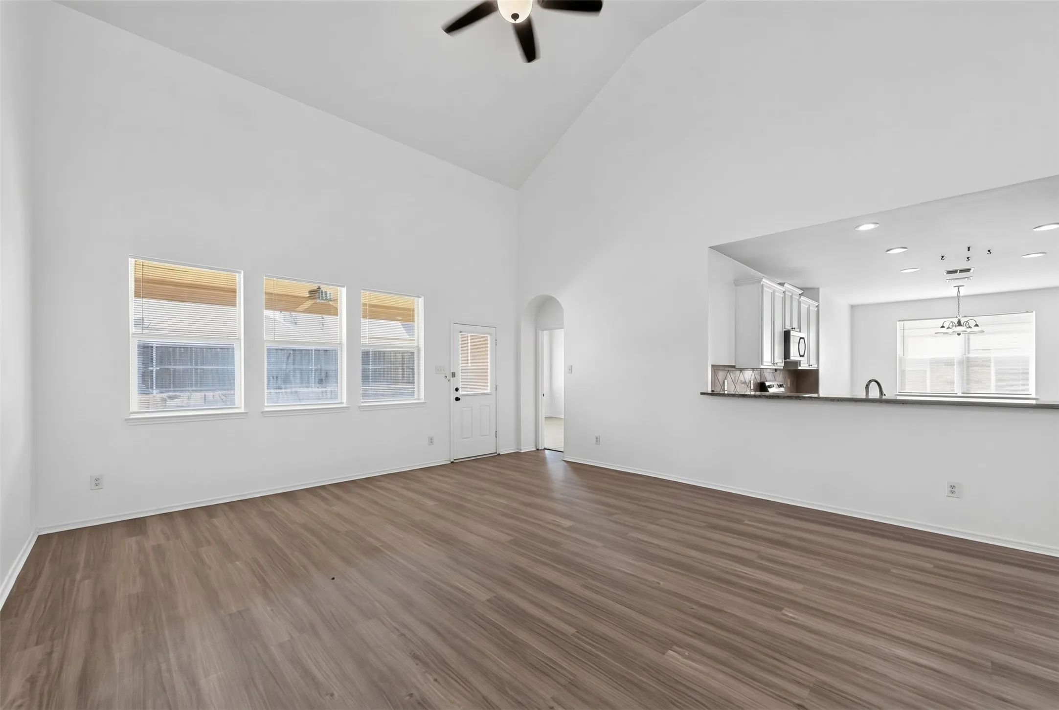Single Family Residence For Rent in Kaufman County , 1009 Youkum Court, Forney, Texas 75126, 5 Bedroom, 3 Bathroom, 2 Garage spaces, 3,608 Sqft, built in 2006, mls#21381835, Real Estate Agent in Forney, Homes For Rent in Kaufman county, Homes For Rent in Forney, Realtor in Forney Texas, Real Estate Brokerage Independent Realty Texas, Luminita Cordes Realtor