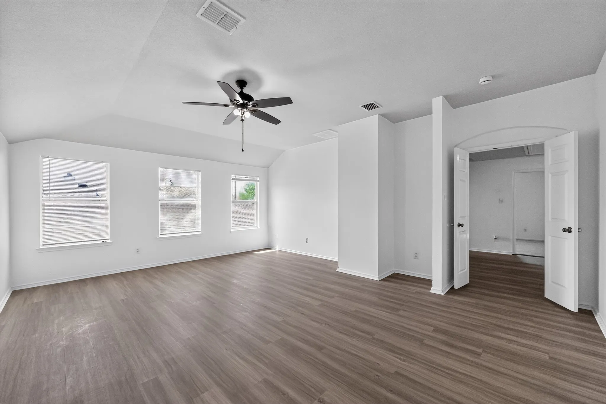 Single Family Residence For Rent in Kaufman County , 1009 Youkum Court, Forney, Texas 75126, 5 Bedroom, 3 Bathroom, 2 Garage spaces, 3,608 Sqft, built in 2006, mls#21381835, Real Estate Agent in Forney, Homes For Rent in Kaufman county, Homes For Rent in Forney, Realtor in Forney Texas, Real Estate Brokerage Independent Realty Texas, Luminita Cordes Realtor