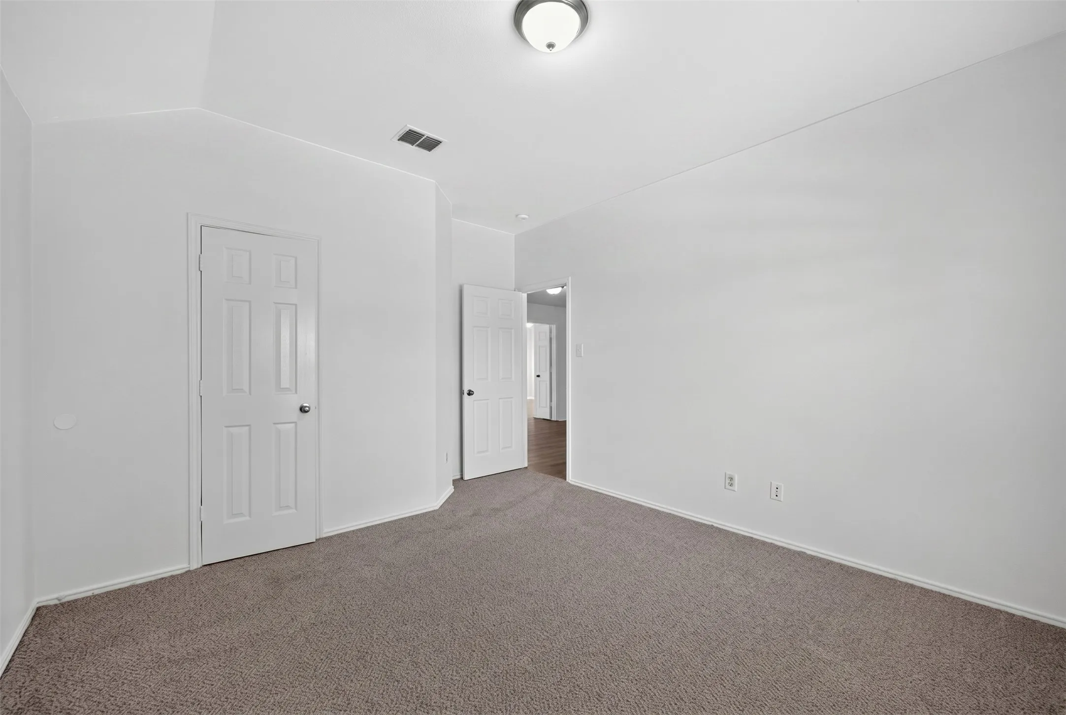 Single Family Residence For Rent in Kaufman County , 1009 Youkum Court, Forney, Texas 75126, 5 Bedroom, 3 Bathroom, 2 Garage spaces, 3,608 Sqft, built in 2006, mls#21381835, Real Estate Agent in Forney, Homes For Rent in Kaufman county, Homes For Rent in Forney, Realtor in Forney Texas, Real Estate Brokerage Independent Realty Texas, Luminita Cordes Realtor