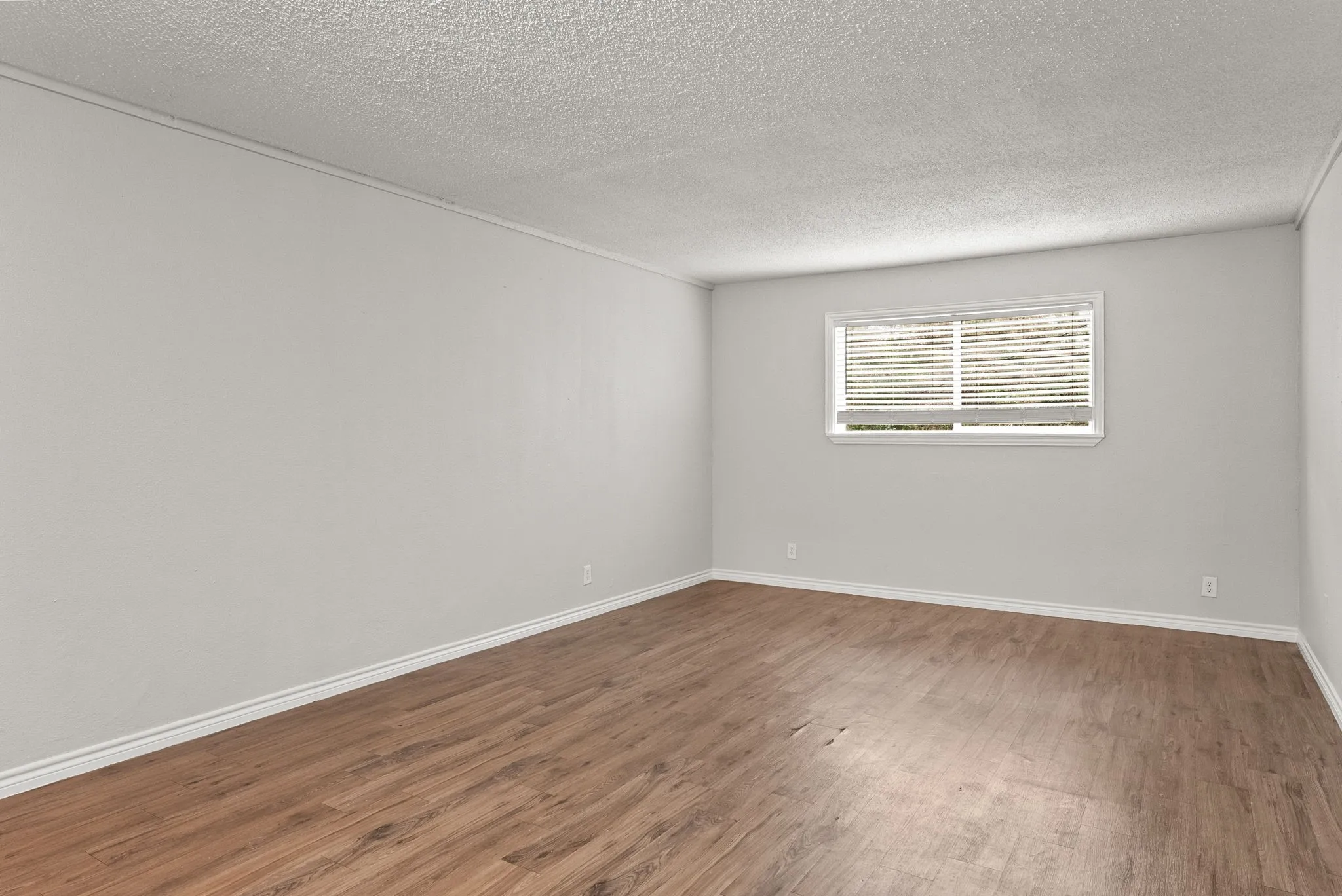 Apartment For Rent in Gregg County , 429 Johnson Street 9, Longview, Texas 75602, 1 Bedroom, 1 Bathroom, Garage spaces, 611 Sqft, built in 1974, mls#21381932, Real Estate Agent in Longview, Homes For Rent in Gregg county, Homes For Rent in Longview, Realtor in Longview Texas, Real Estate Brokerage Independent Realty Texas, Luminita Cordes Realtor