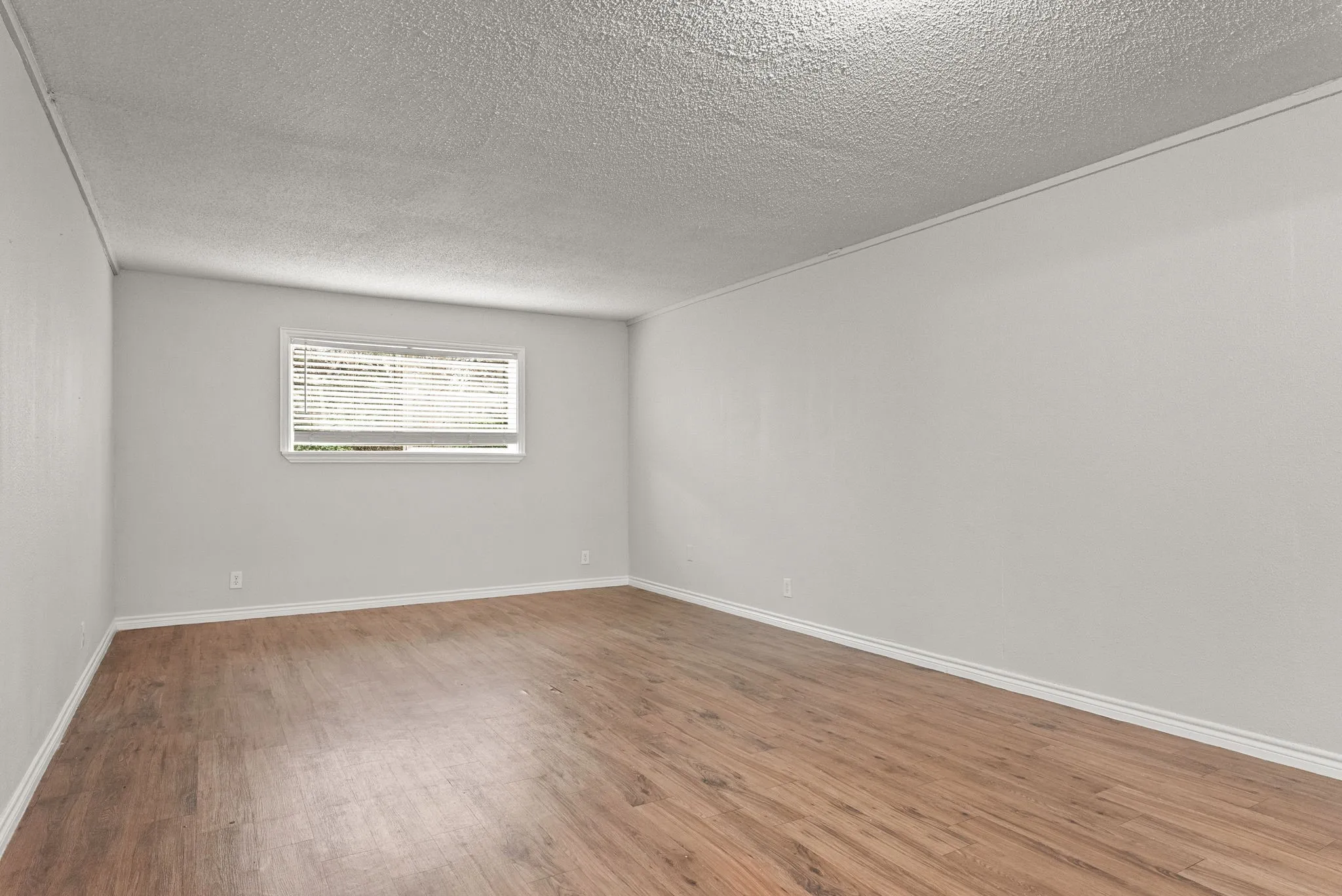 Apartment For Rent in Gregg County , 429 Johnson Street 9, Longview, Texas 75602, 1 Bedroom, 1 Bathroom, Garage spaces, 611 Sqft, built in 1974, mls#21381932, Real Estate Agent in Longview, Homes For Rent in Gregg county, Homes For Rent in Longview, Realtor in Longview Texas, Real Estate Brokerage Independent Realty Texas, Luminita Cordes Realtor