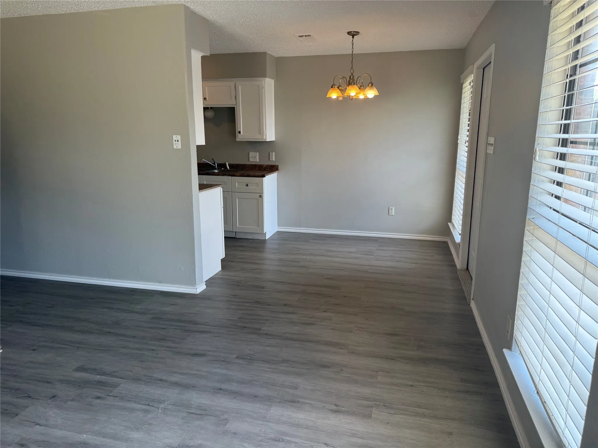 Townhouse For Rent in Tarrant County , 111 Peachtree Court B, Kennedale, Texas 76060, 3 Bedroom, 2 Bathroom, Garage spaces, 1,174 Sqft, built in 1984, mls#21381933, Real Estate Agent in Kennedale, Homes For Rent in Tarrant county, Homes For Rent in Kennedale, Realtor in Kennedale Texas, Real Estate Brokerage Independent Realty Texas, Luminita Cordes Realtor