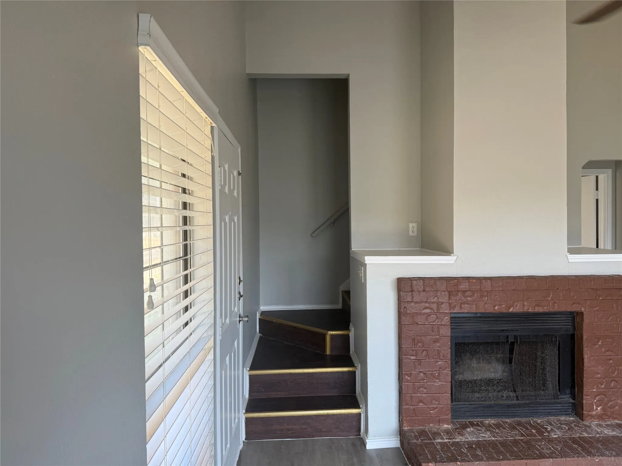 Townhouse For Rent in Tarrant County , 111 Peachtree Court B, Kennedale, Texas 76060, 3 Bedroom, 2 Bathroom, Garage spaces, 1,174 Sqft, built in 1984, mls#21381933, Real Estate Agent in Kennedale, Homes For Rent in Tarrant county, Homes For Rent in Kennedale, Realtor in Kennedale Texas, Real Estate Brokerage Independent Realty Texas, Luminita Cordes Realtor