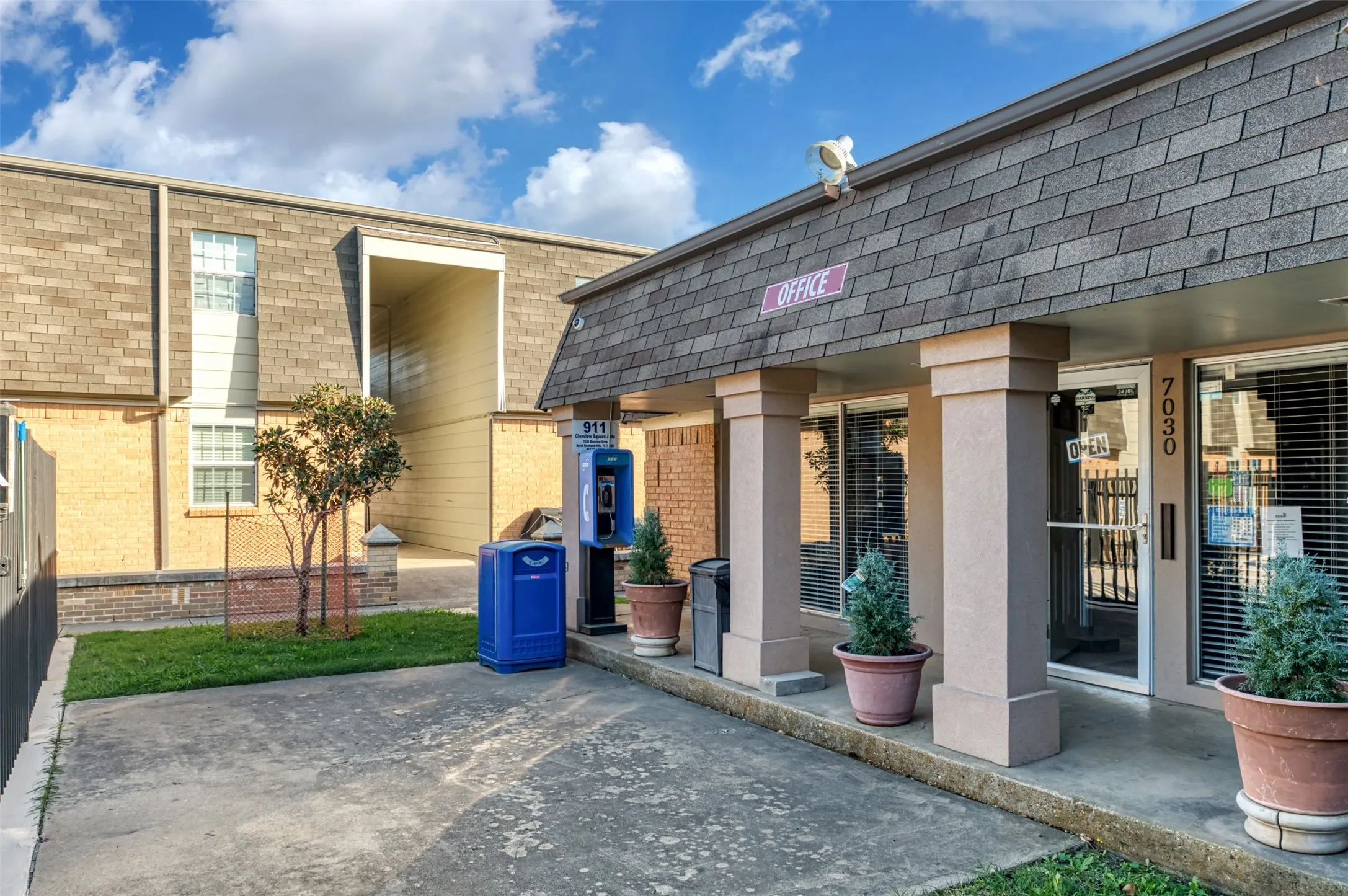 Apartment For Rent in Tarrant County , 7054 Glenview Drive 71, North Richland Hills, Texas 76180, 1 Bedroom, 1 Bathroom, Garage spaces, 714 Sqft, built in 1969, mls#21381935, Real Estate Agent in North Richland Hills, Homes For Rent in Tarrant county, Homes For Rent in North Richland Hills, Realtor in North Richland Hills Texas, Real Estate Brokerage Independent Realty Texas, Luminita Cordes Realtor