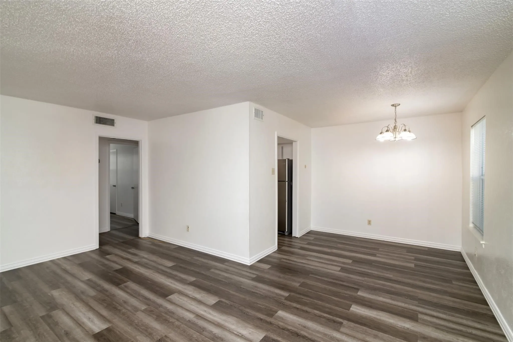 Apartment For Rent in Tarrant County , 7054 Glenview Drive 71, North Richland Hills, Texas 76180, 1 Bedroom, 1 Bathroom, Garage spaces, 714 Sqft, built in 1969, mls#21381935, Real Estate Agent in North Richland Hills, Homes For Rent in Tarrant county, Homes For Rent in North Richland Hills, Realtor in North Richland Hills Texas, Real Estate Brokerage Independent Realty Texas, Luminita Cordes Realtor