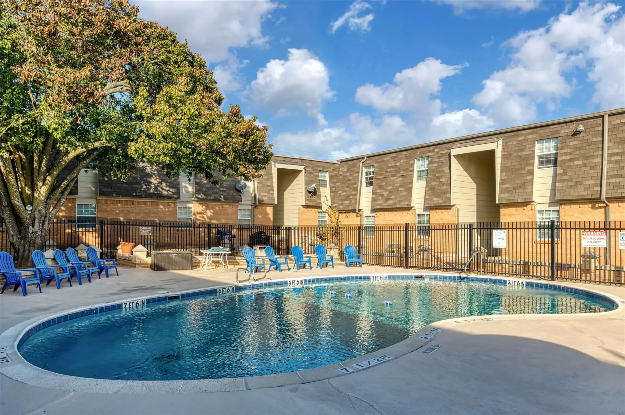Apartment For Rent in Tarrant County , 7054 Glenview Drive 71, North Richland Hills, Texas 76180, 1 Bedroom, 1 Bathroom, Garage spaces, 714 Sqft, built in 1969, mls#21381935, Real Estate Agent in North Richland Hills, Homes For Rent in Tarrant county, Homes For Rent in North Richland Hills, Realtor in North Richland Hills Texas, Real Estate Brokerage Independent Realty Texas, Luminita Cordes Realtor