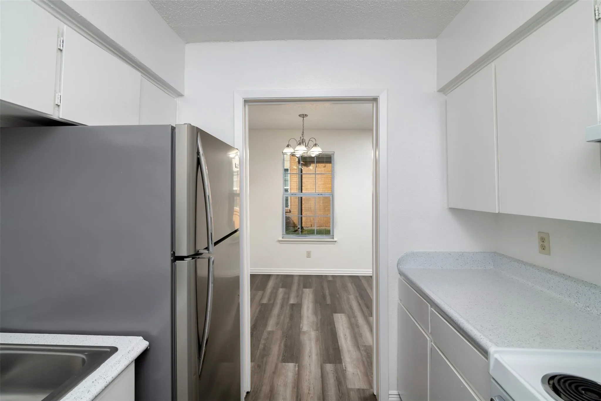 Apartment For Rent in Tarrant County , 7054 Glenview Drive 71, North Richland Hills, Texas 76180, 1 Bedroom, 1 Bathroom, Garage spaces, 714 Sqft, built in 1969, mls#21381935, Real Estate Agent in North Richland Hills, Homes For Rent in Tarrant county, Homes For Rent in North Richland Hills, Realtor in North Richland Hills Texas, Real Estate Brokerage Independent Realty Texas, Luminita Cordes Realtor