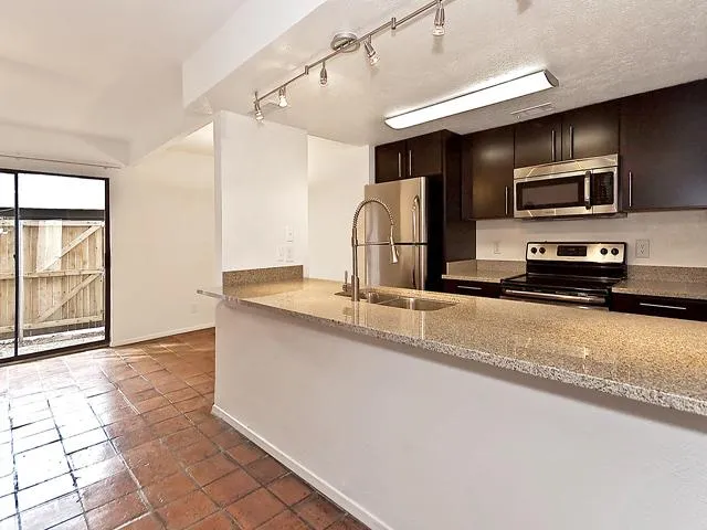 Condominium For Rent in Dallas County , 5909 Birchbrook Drive 206, Dallas, Texas 75206, 2 Bedroom, 2 Bathroom, Garage spaces, 1,124 Sqft, built in 1970, mls#21381943, Real Estate Agent in Dallas, Homes For Rent in Dallas county, Homes For Rent in Dallas, Realtor in Dallas Texas, Real Estate Brokerage Independent Realty Texas, Luminita Cordes Realtor