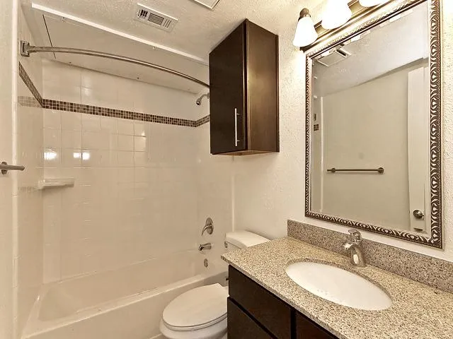 Condominium For Rent in Dallas County , 5909 Birchbrook Drive 206, Dallas, Texas 75206, 2 Bedroom, 2 Bathroom, Garage spaces, 1,124 Sqft, built in 1970, mls#21381943, Real Estate Agent in Dallas, Homes For Rent in Dallas county, Homes For Rent in Dallas, Realtor in Dallas Texas, Real Estate Brokerage Independent Realty Texas, Luminita Cordes Realtor